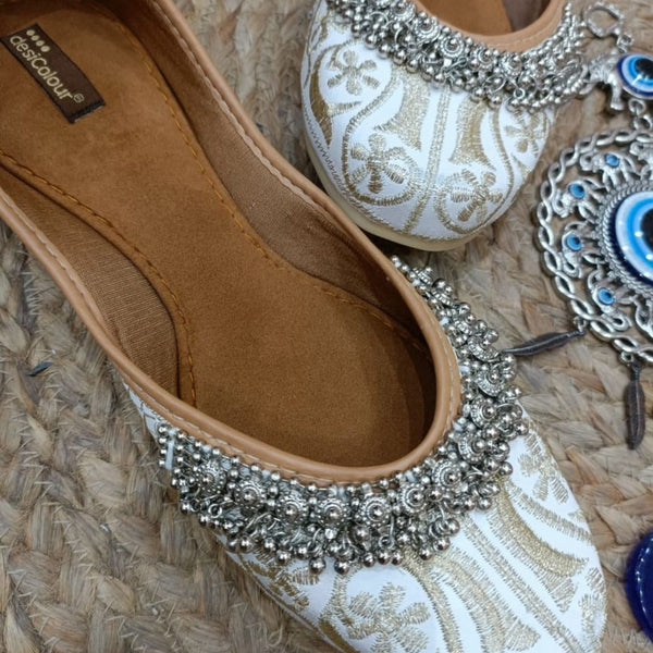 Desi Colour Women Indian Ethnic Footwear-Off White-Gungroo - Distacart