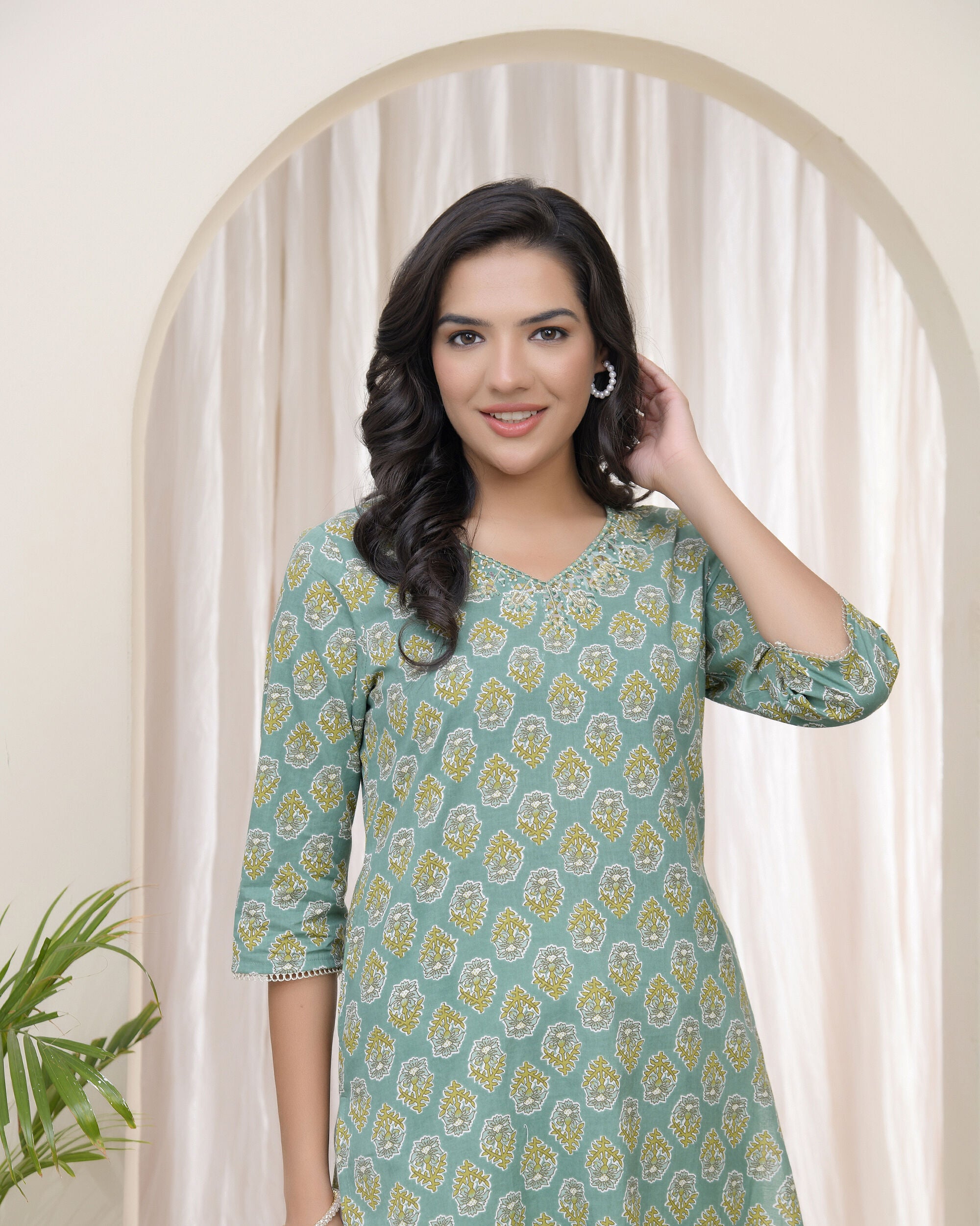 Vaasva Women Aqua Cotton Printed Straight Kurti