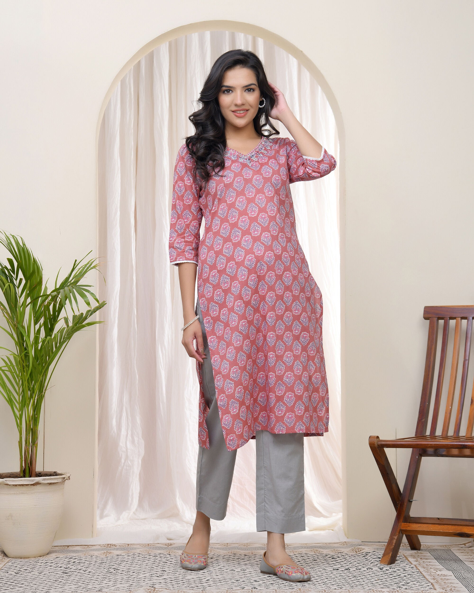 Vaasva Women Pink Cotton Printed Straight Kurti