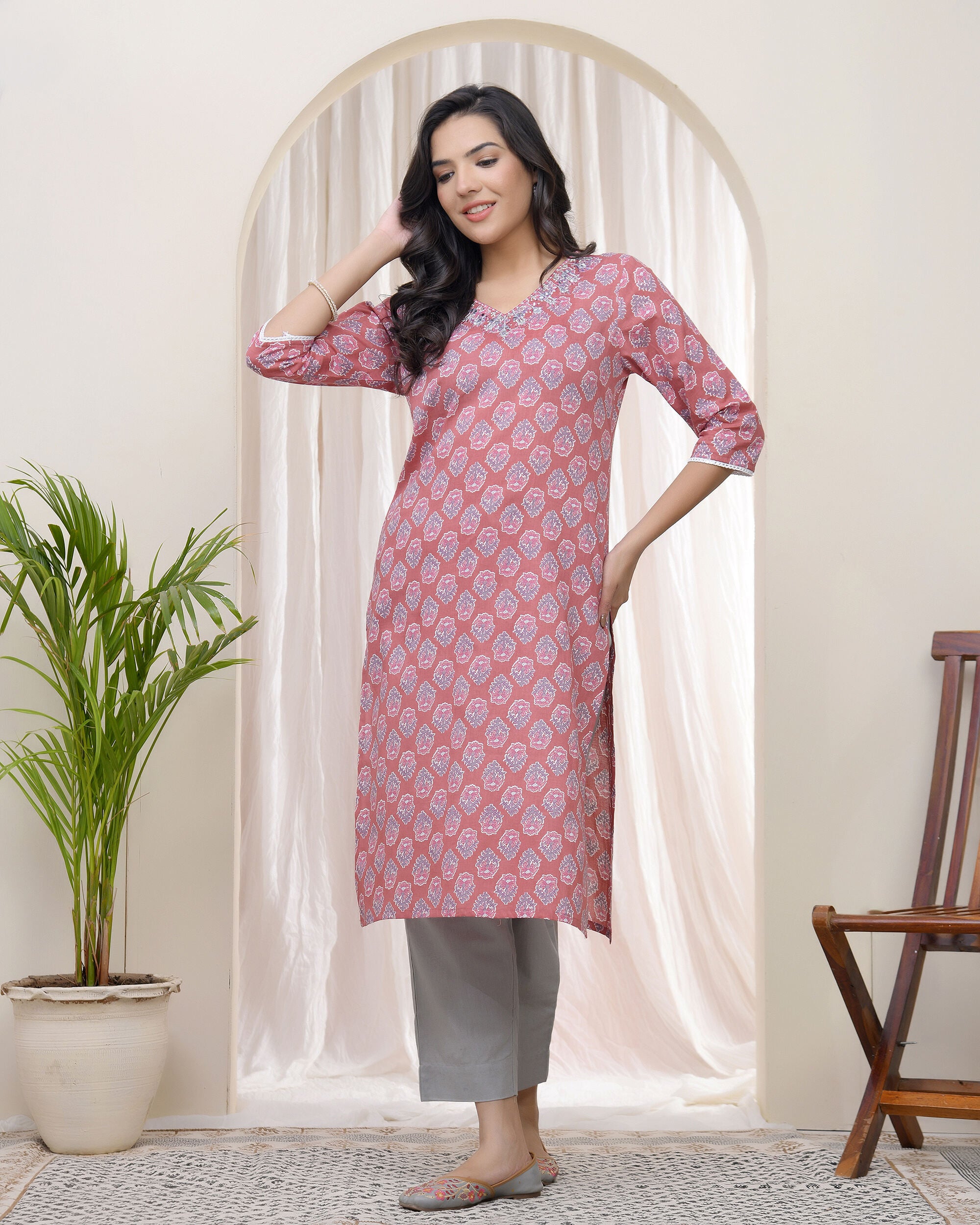 Vaasva Women Pink Cotton Printed Straight Kurti