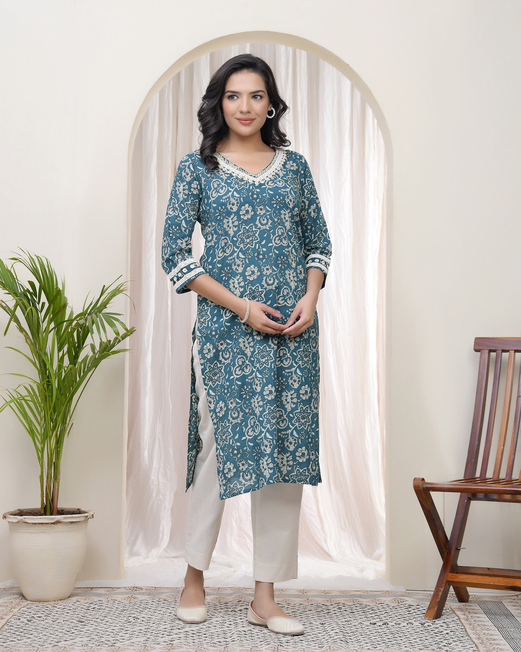 Vaasva Women Ferozi Cotton Printed Straight Kurti