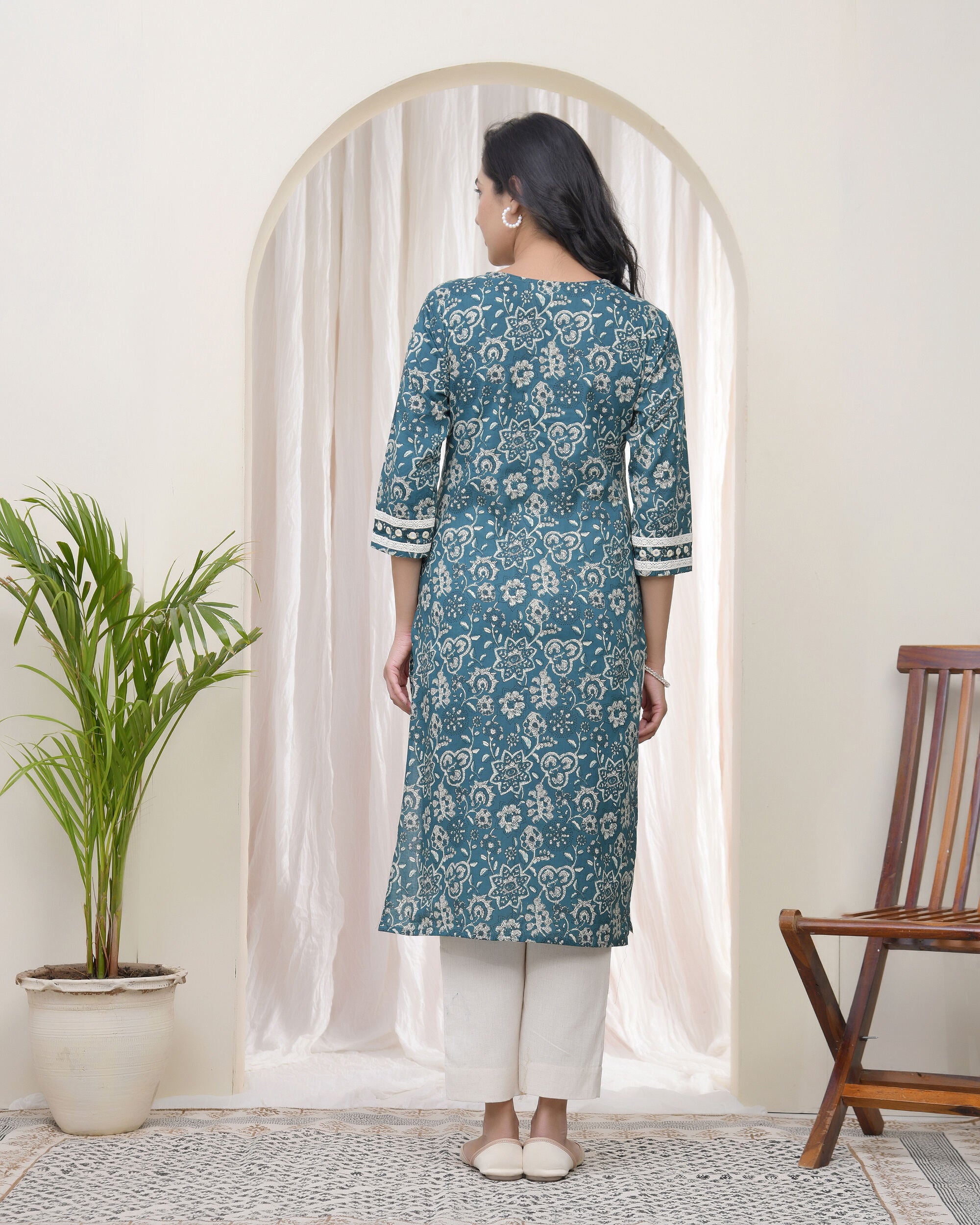 Vaasva Women Ferozi Cotton Printed Straight Kurti