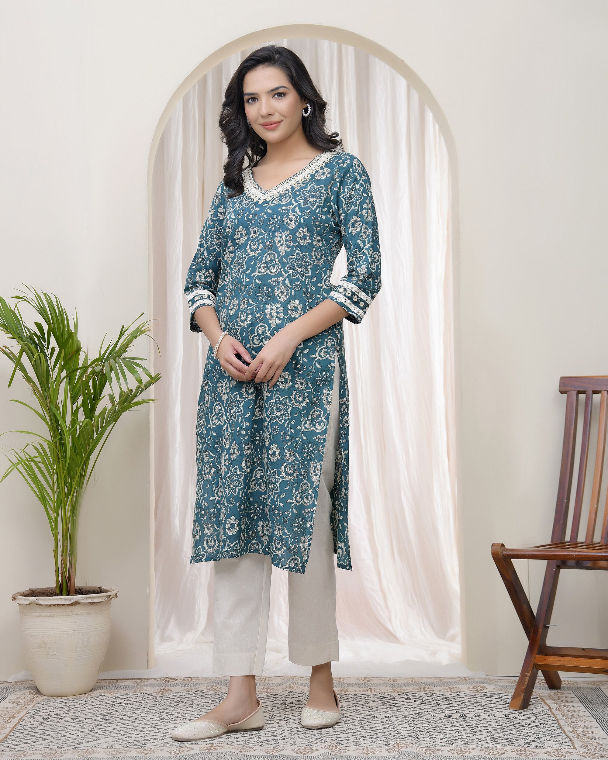 Vaasva Women Ferozi Cotton Printed Straight Kurti