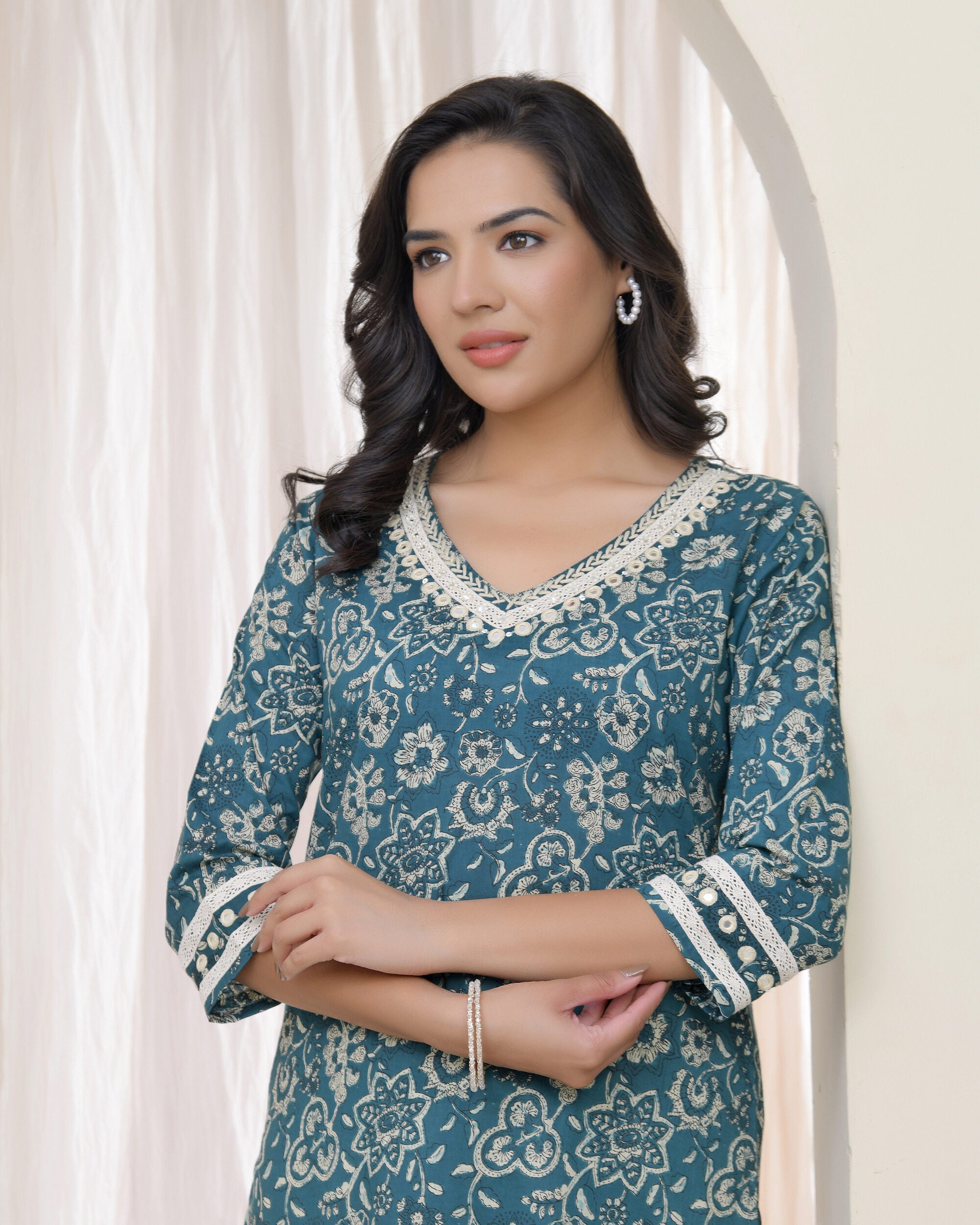 Vaasva Women Ferozi Cotton Printed Straight Kurti