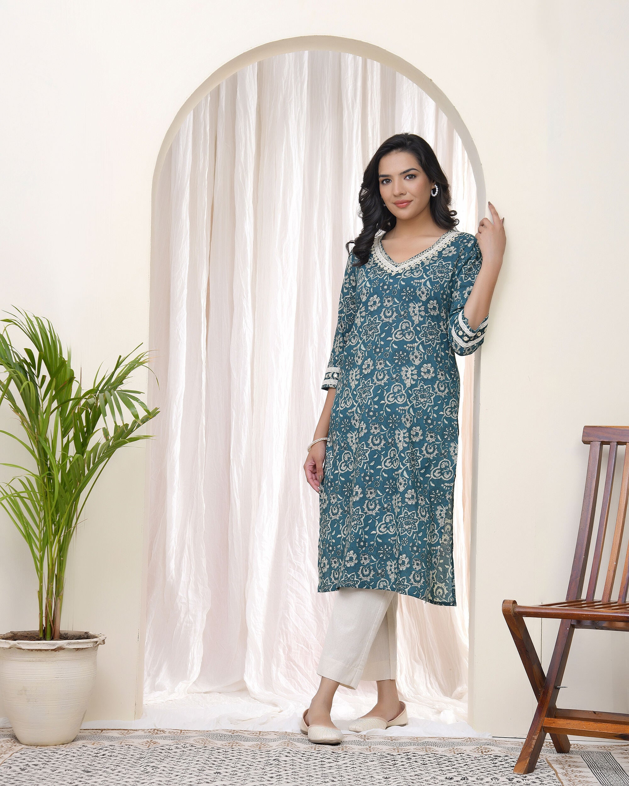 Vaasva Women Ferozi Cotton Printed Straight Kurti