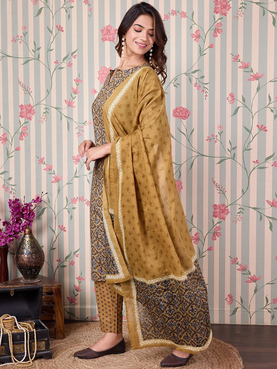 Ode by House of Pataudi Floral Printed Regular Pure Cotton Kurta with Trousers & Dupatta - Distacart