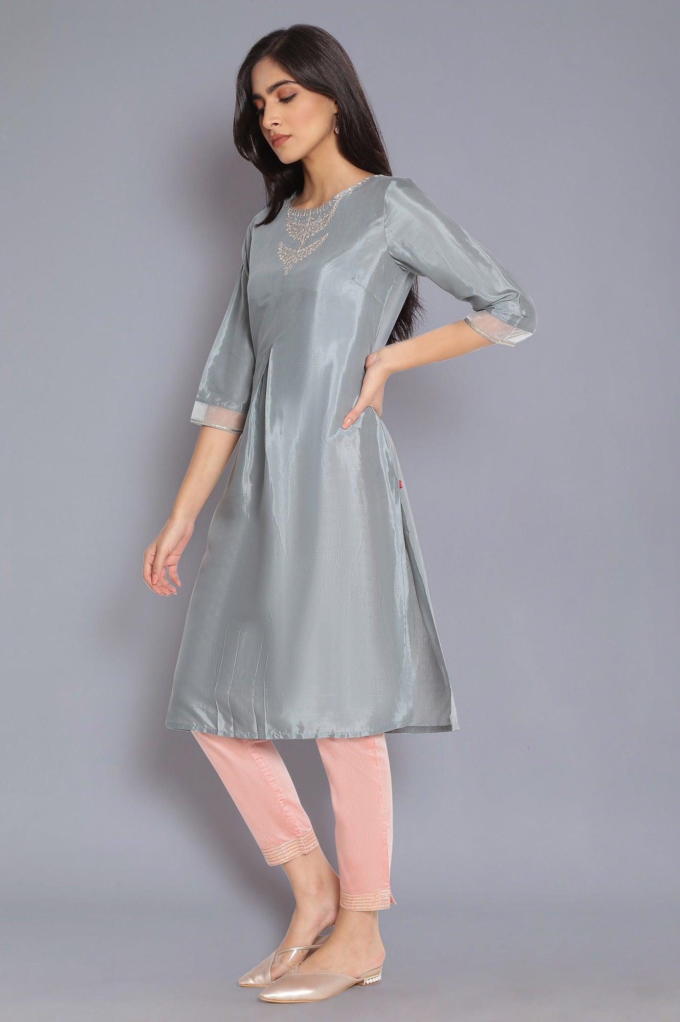 https://cdn.shopify.com/s/files/1/0722/3148/5636/files/21AUW13898-214941_3_c700a1db-fb81-404d-8f6d-1f6c8a315e8c.jpg?v=1760462592