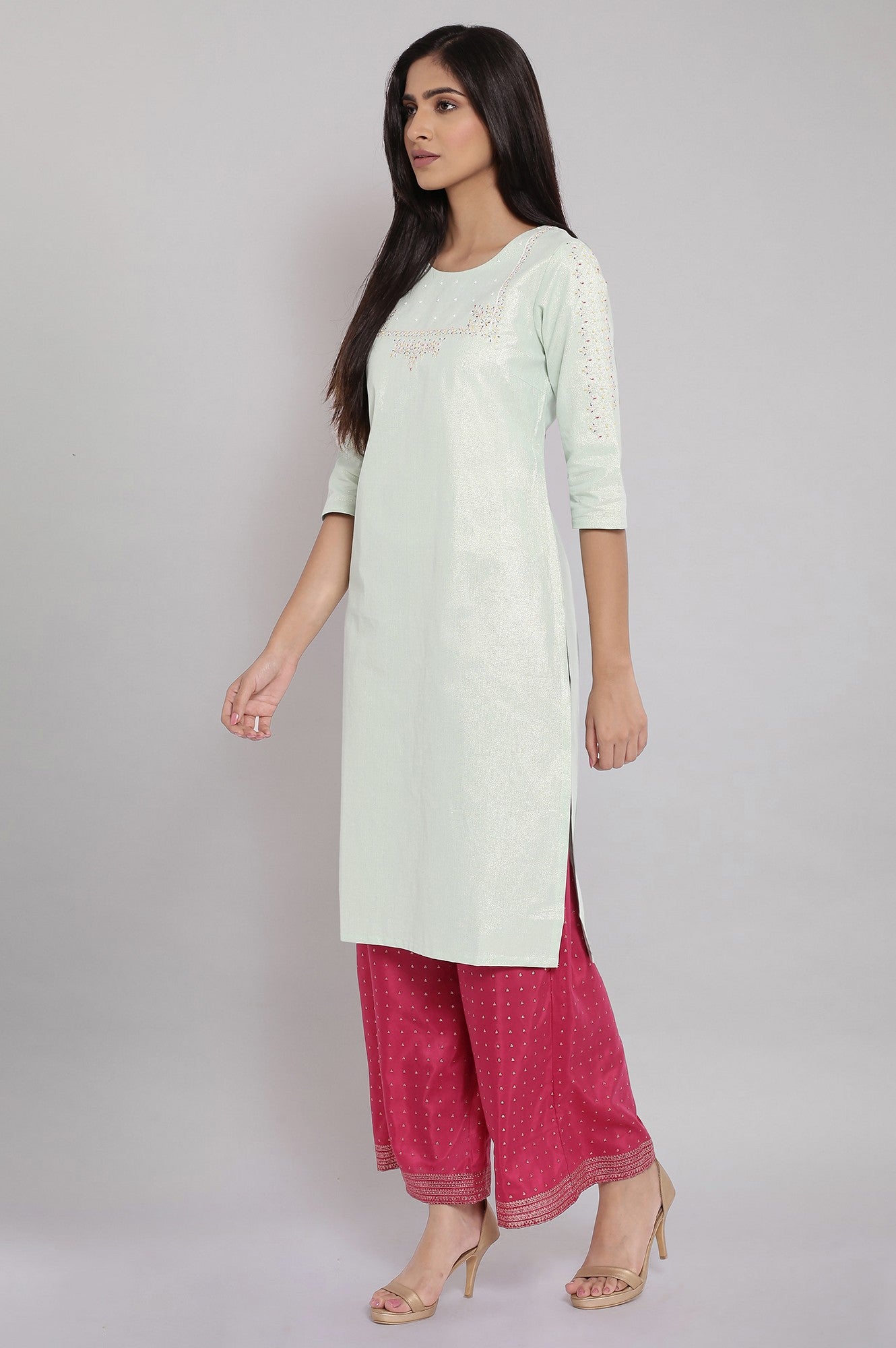 https://cdn.shopify.com/s/files/1/0722/3148/5636/files/21AUW14057-215309_3_4557c4ae-cb95-4f4b-9396-c8a3c847ea46.jpg?v=1760477241