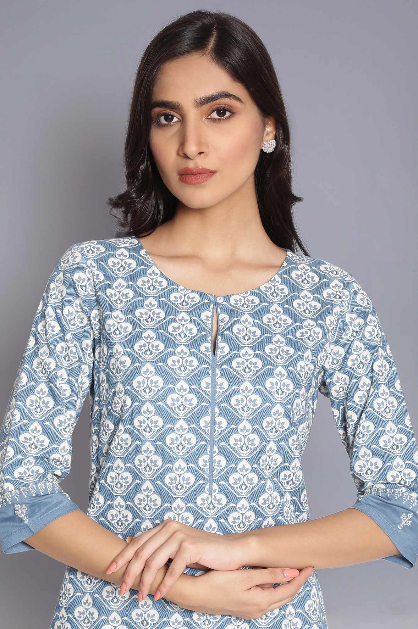 https://cdn.shopify.com/s/files/1/0722/3148/5636/files/21AUW15990-116103_6.jpg?v=1760483960