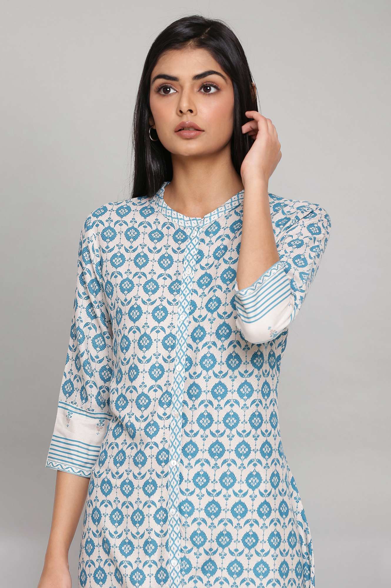 https://cdn.shopify.com/s/files/1/0722/3148/5636/files/21AUW15996-116123_6_cf63244f-5cbb-4fb3-bc84-d2cd9b5e83b4.jpg?v=1760477054