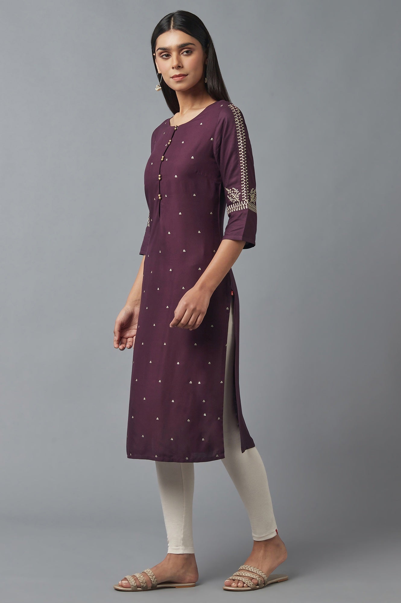 https://cdn.shopify.com/s/files/1/0722/3148/5636/files/21AUW16108-117183_3_ced48f59-e35a-48e8-b36c-4b3010268dde.jpg?v=1760479129