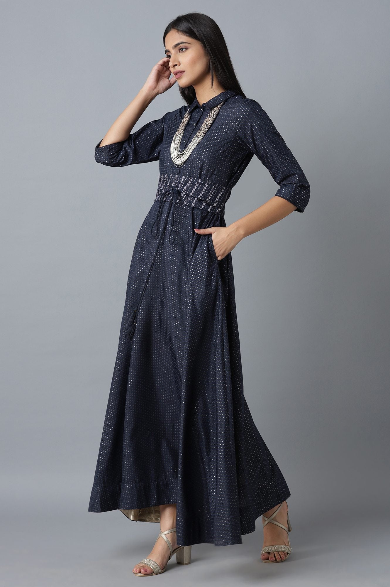 https://cdn.shopify.com/s/files/1/0722/3148/5636/files/21AUW16786-117537_3_ec7959e7-0d77-42de-b9bf-cfe12b2de5ce.jpg?v=1760481981