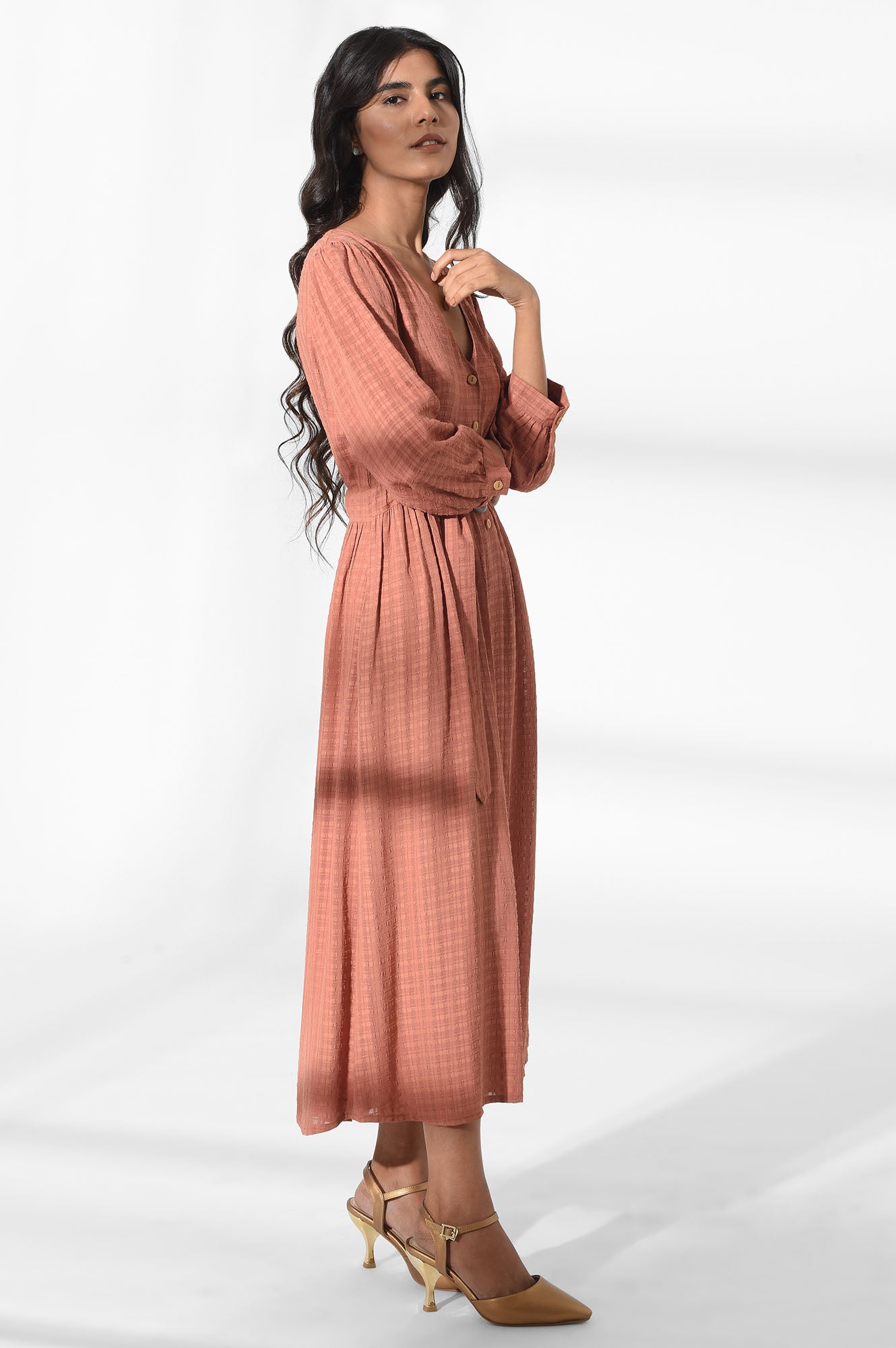 https://cdn.shopify.com/s/files/1/0722/3148/5636/files/21AUW17044-820106_4.jpg?v=1760483988