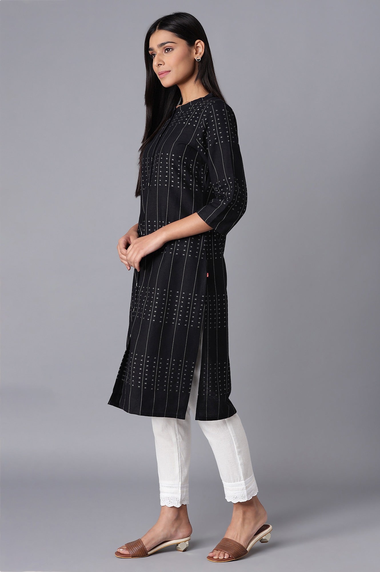 https://cdn.shopify.com/s/files/1/0722/3148/5636/files/21AUW17162-312228_3_7a7982c8-4cc7-441b-95bb-aa1a0bed0bca.jpg?v=1760481523