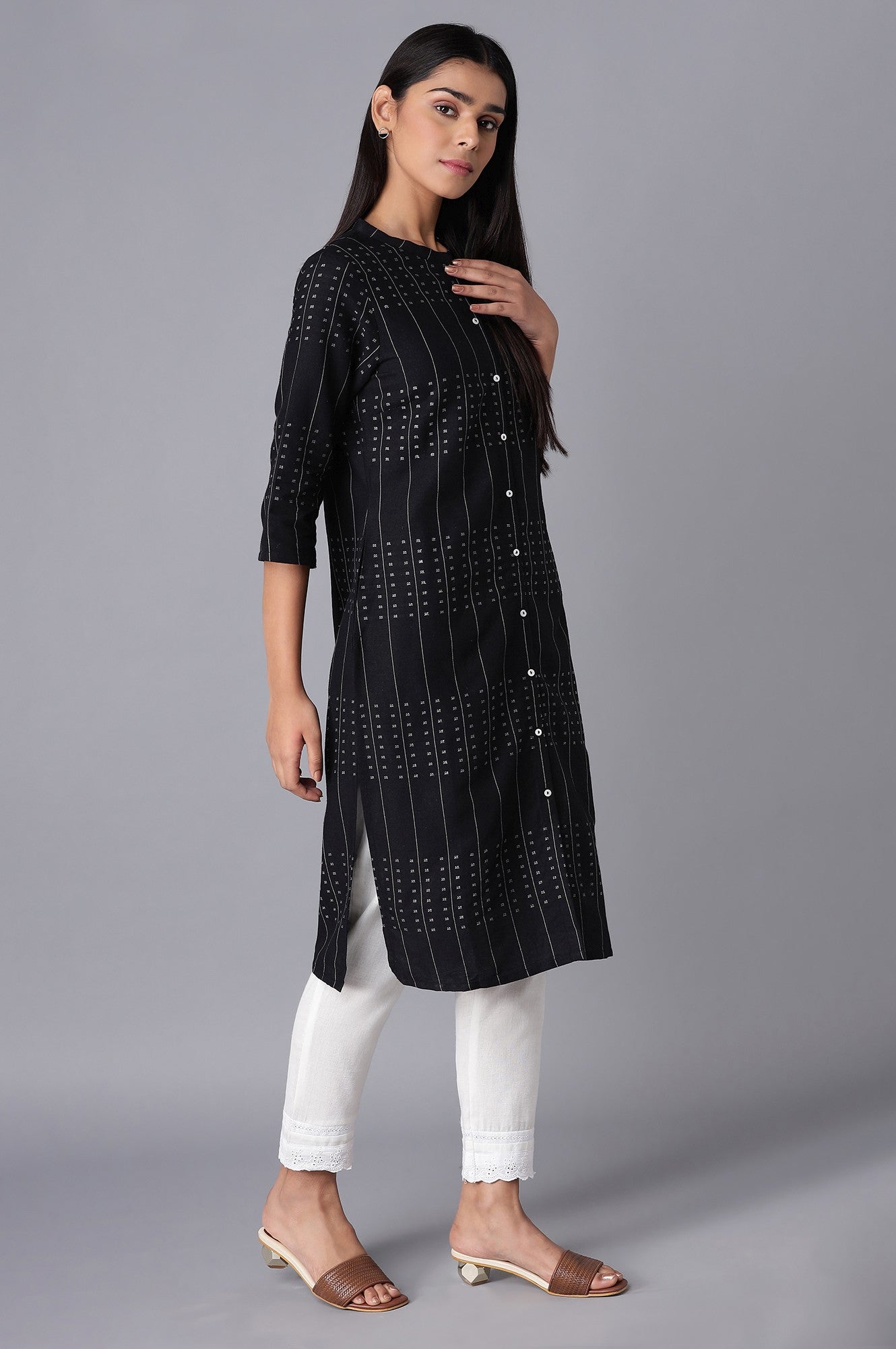 https://cdn.shopify.com/s/files/1/0722/3148/5636/files/21AUW17162-312228_4_51073d5f-0f2d-455d-8ae5-0d6ffb8e718d.jpg?v=1760481523