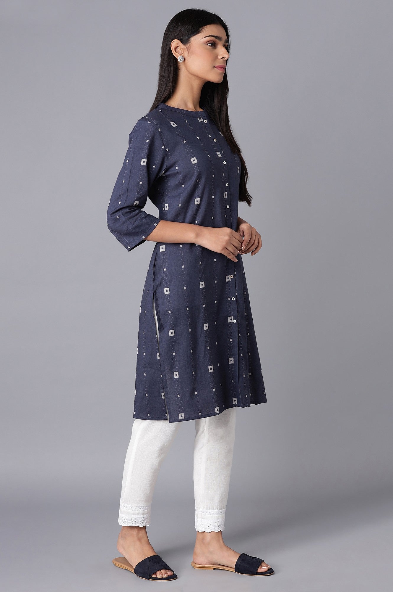 https://cdn.shopify.com/s/files/1/0722/3148/5636/files/21AUW17165-312229_4_08eefd22-e0a8-47c6-9d0f-be69360e85e8.jpg?v=1760478579