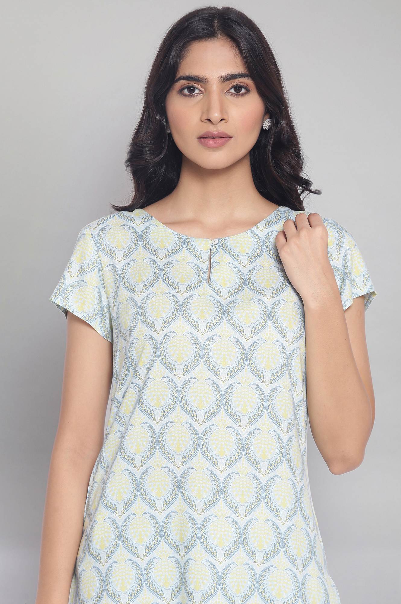 https://cdn.shopify.com/s/files/1/0722/3148/5636/files/21AUW17176-117853_6_93f980d2-af1b-471e-a8c5-79bfdd5e1544.jpg?v=1760479689
