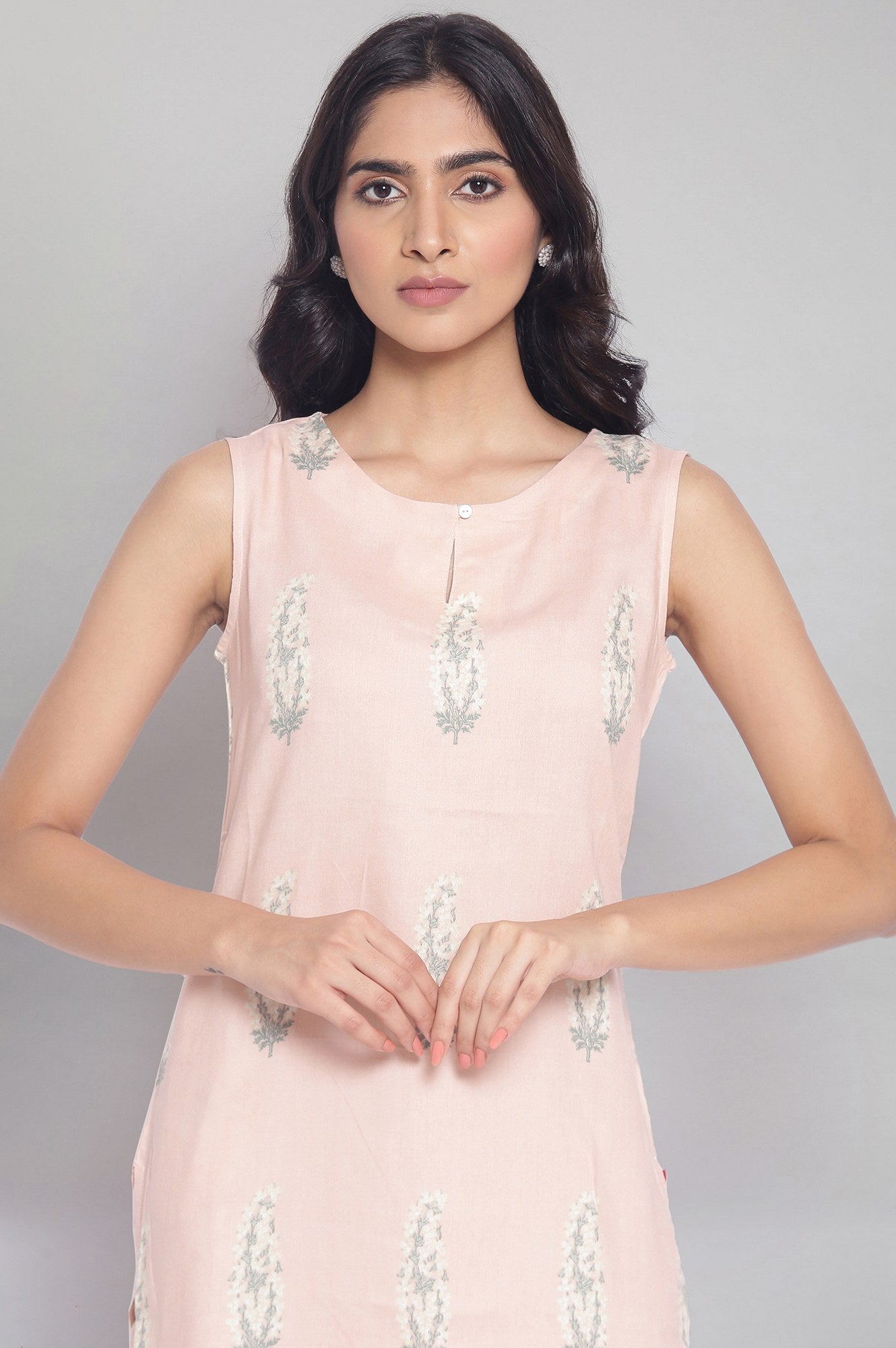 https://cdn.shopify.com/s/files/1/0722/3148/5636/files/21AUW17181-117885_6_3d3d4256-a01d-4e8a-a650-a8b8b14b0bee.jpg?v=1760478088