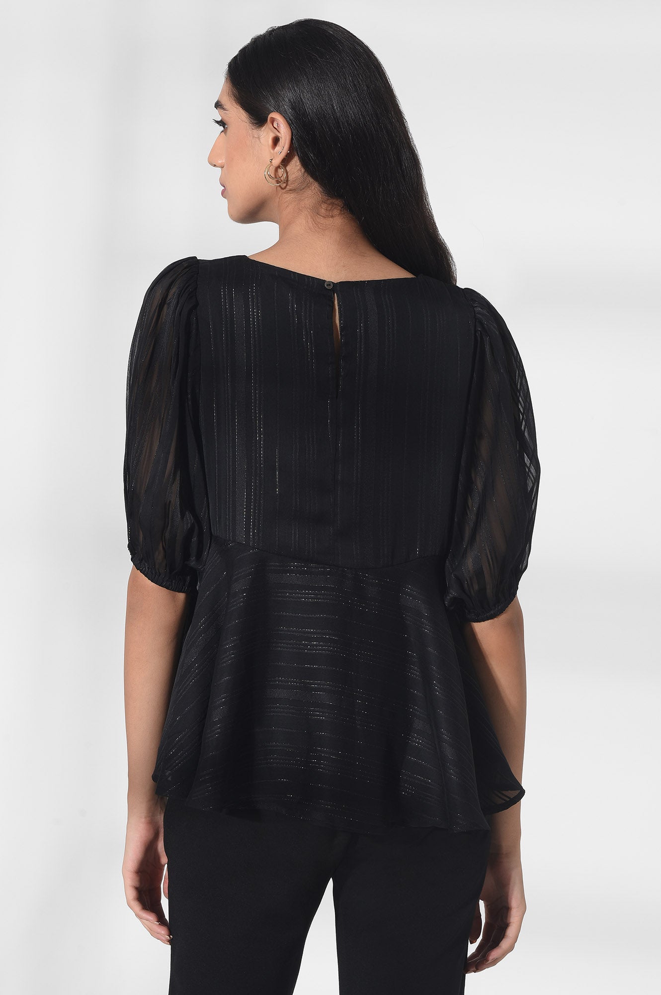 https://cdn.shopify.com/s/files/1/0722/3148/5636/files/21AUW31047-820073_2_29bf63f2-e50d-4fb1-b274-4ffa37f0b48f.jpg?v=1760481369