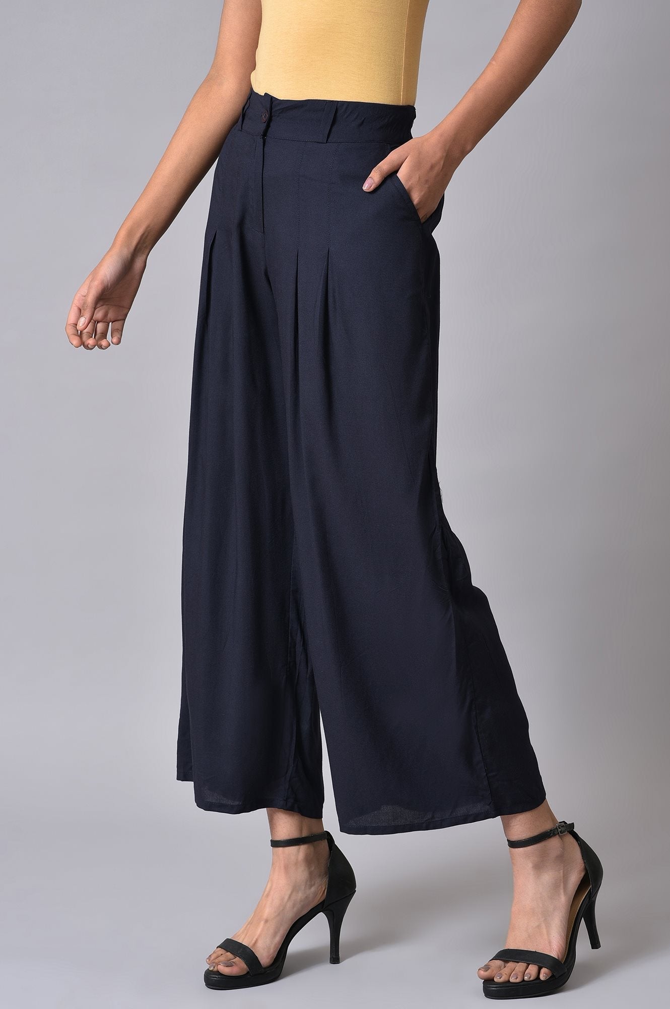 https://cdn.shopify.com/s/files/1/0722/3148/5636/files/21CR160381-11284_3_e7ab436e-3d4e-4c54-843d-39257f5272bf.jpg?v=1760597697