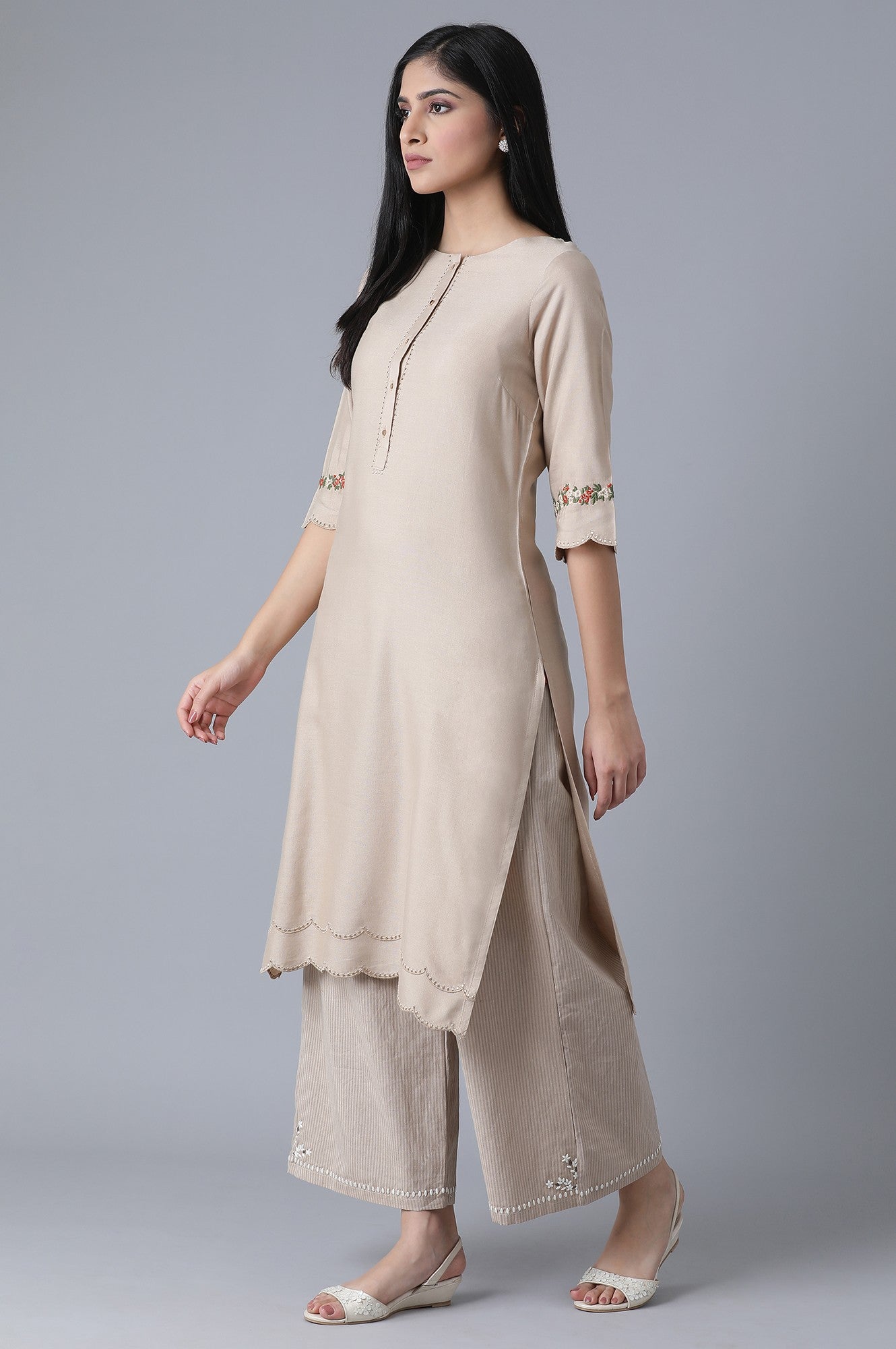 https://cdn.shopify.com/s/files/1/0722/3148/5636/files/21FEW12458-212310_3_e8ec10ca-8b46-464b-a2ab-fa0856e91233.jpg?v=1760485417