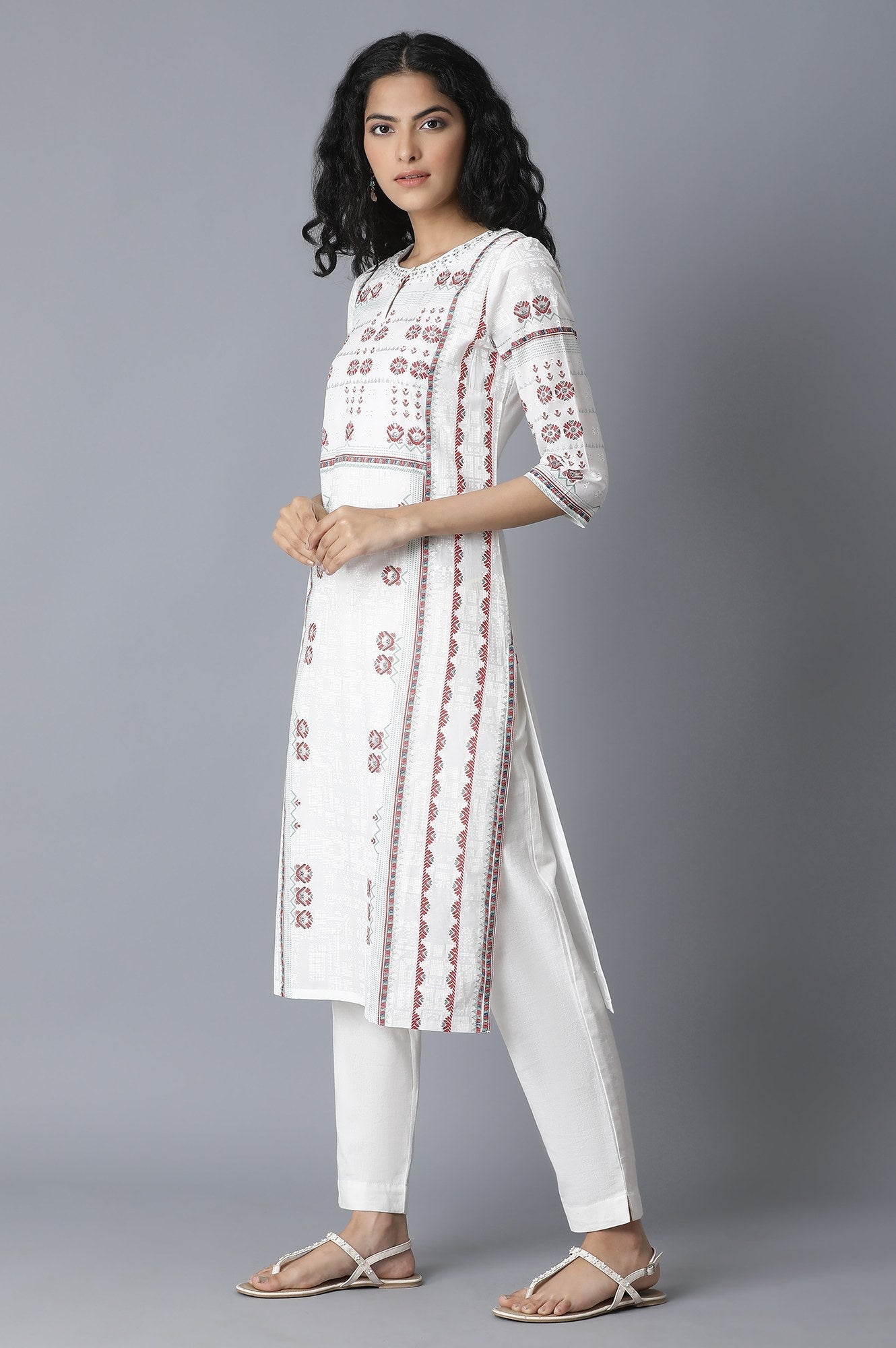 https://cdn.shopify.com/s/files/1/0722/3148/5636/files/21FEW13043-113568_3_2ddb746d-c71e-48a7-8b7c-87d22f57c944.jpg?v=1760481224
