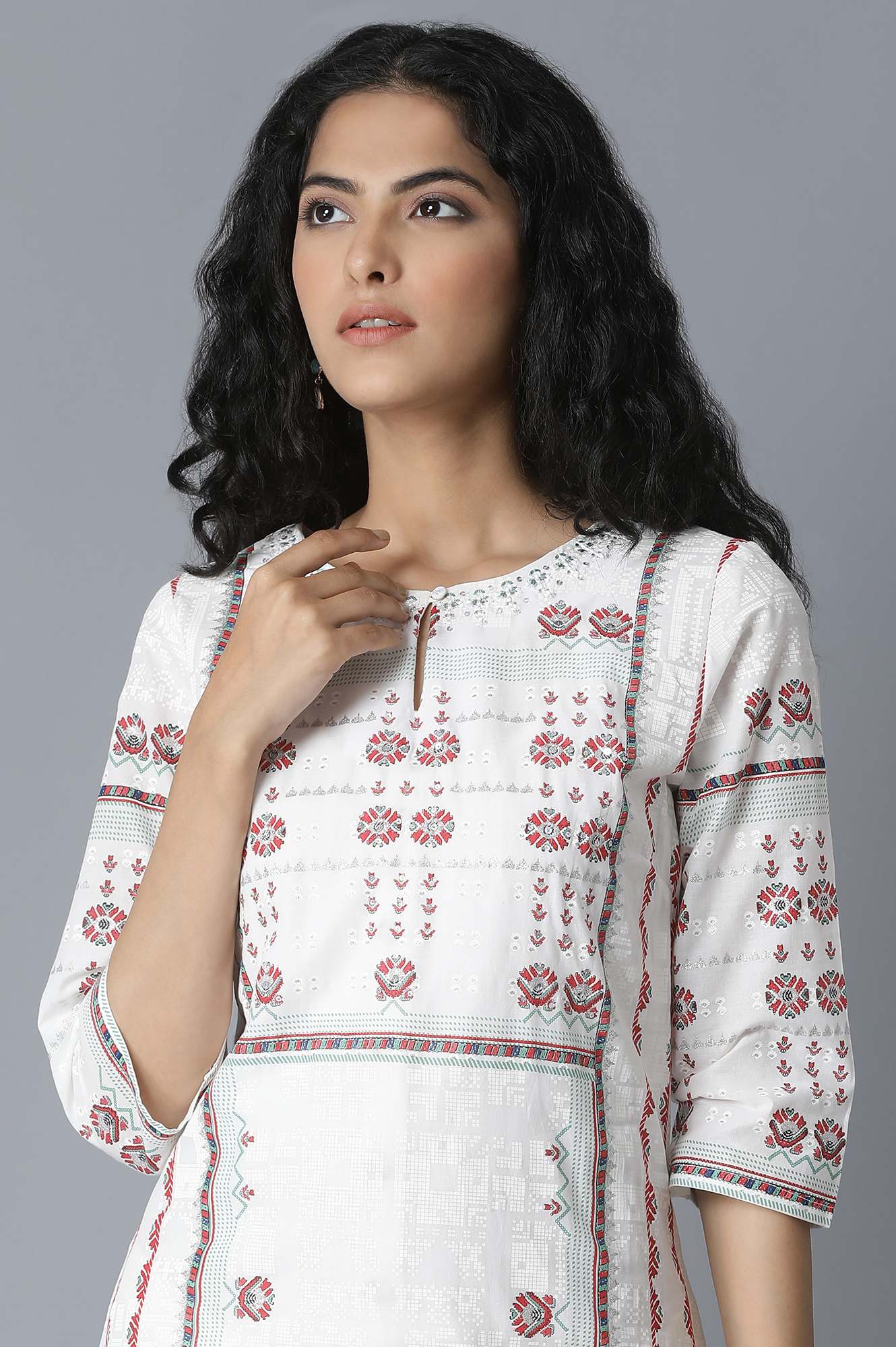 https://cdn.shopify.com/s/files/1/0722/3148/5636/files/21FEW13043-113568_6_a8a64eee-cad7-45df-8ca6-5e090bded49e.jpg?v=1760481224