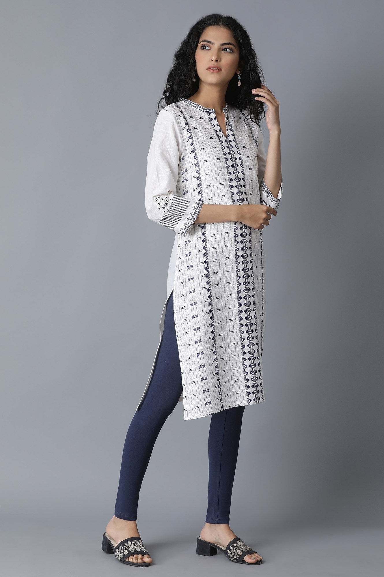 https://cdn.shopify.com/s/files/1/0722/3148/5636/files/21FEW13054-113585_4_8e4b7d1b-9be8-453a-819e-d7116a9613af.jpg?v=1760482278