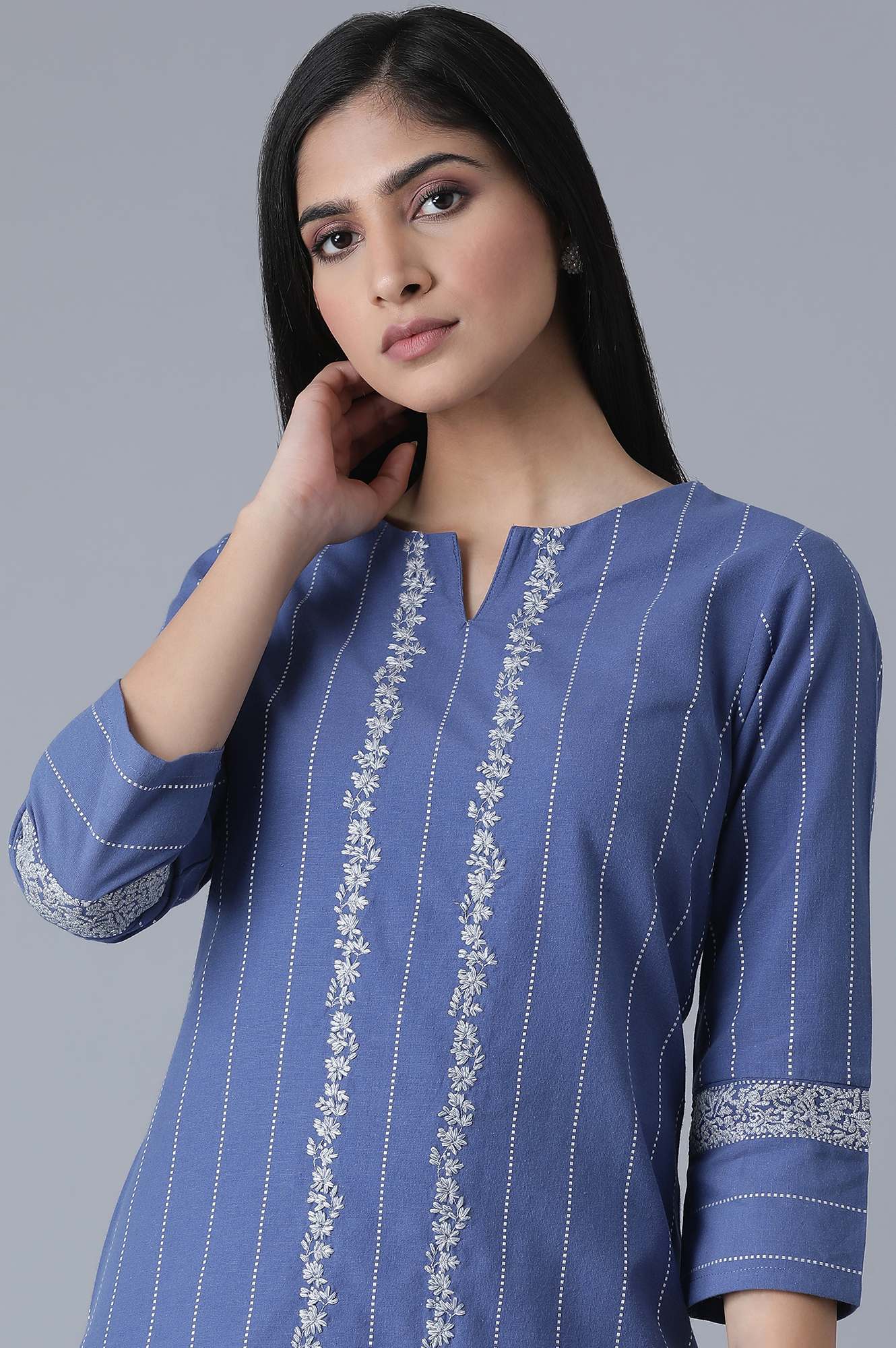 https://cdn.shopify.com/s/files/1/0722/3148/5636/files/21FEW13726-311530_6_dc81ca84-d1fc-4e6c-9780-a69b498d281d.jpg?v=1760481923