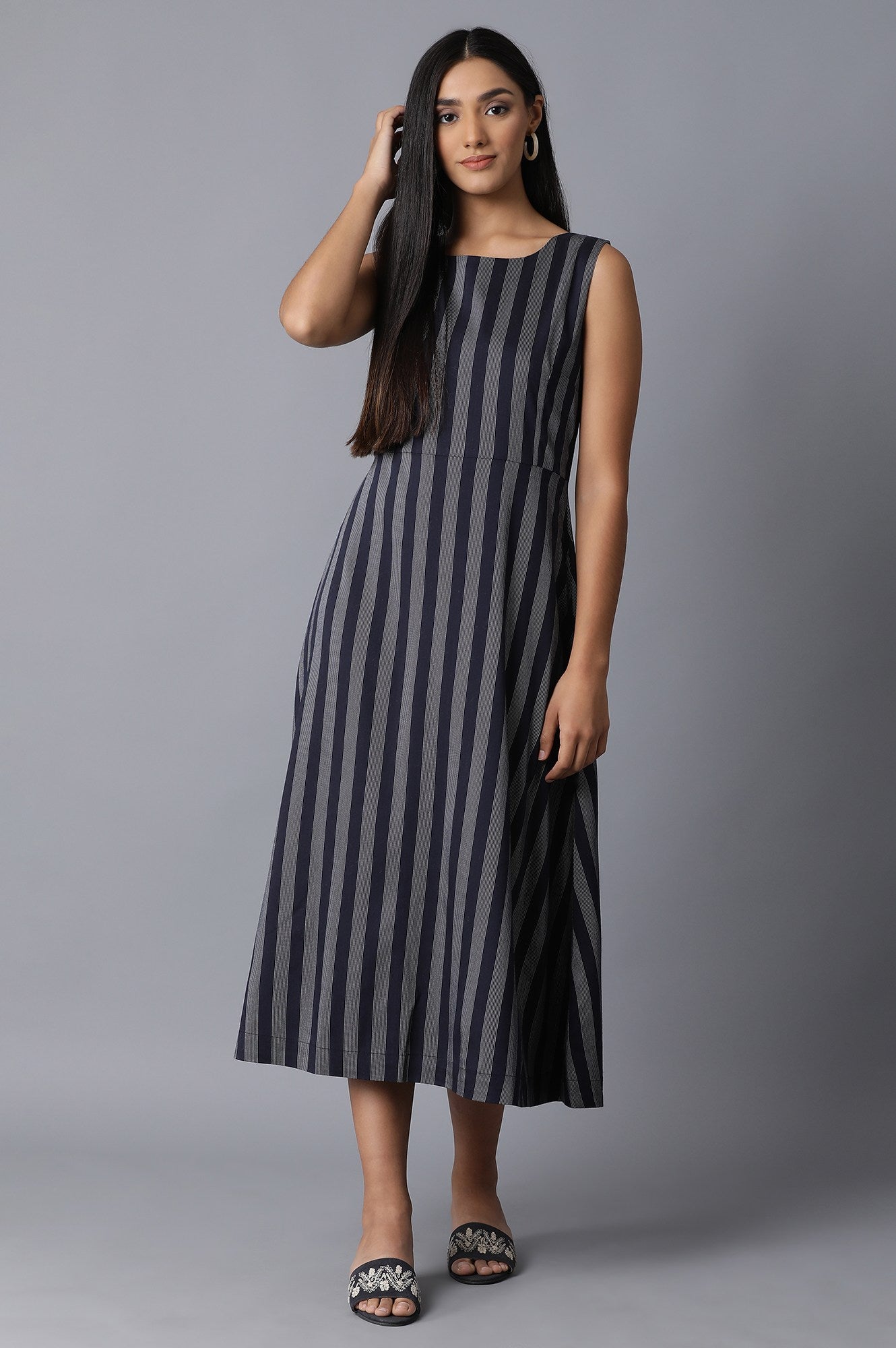https://cdn.shopify.com/s/files/1/0722/3148/5636/files/21FEW17004-830007_1_29efa845-7f87-4487-a7ef-1876a65ad4cd.jpg?v=1760482032