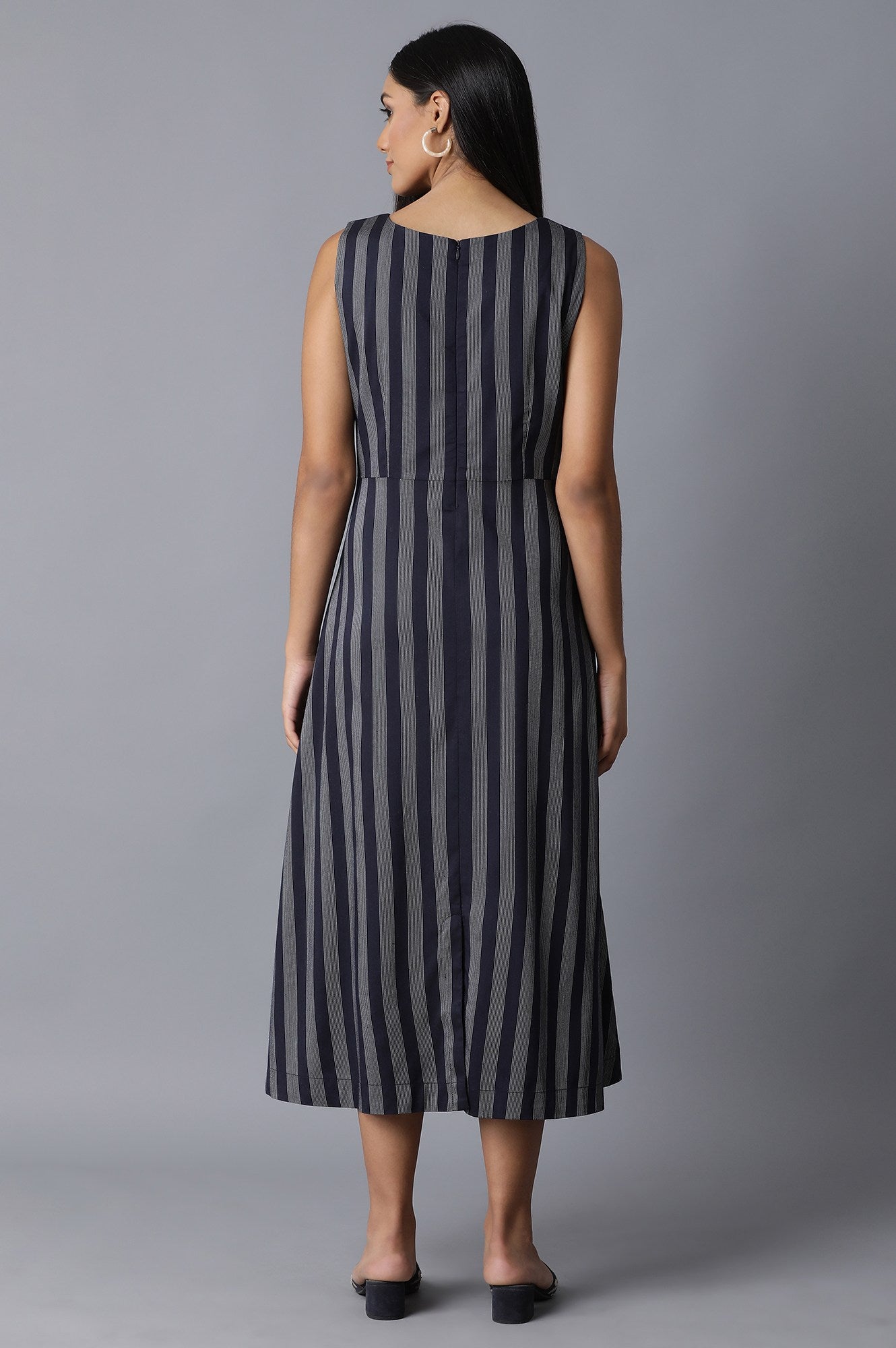https://cdn.shopify.com/s/files/1/0722/3148/5636/files/21FEW17004-830007_2_c5474daa-3574-4a49-81df-5eb65a7fe60b.jpg?v=1760482032