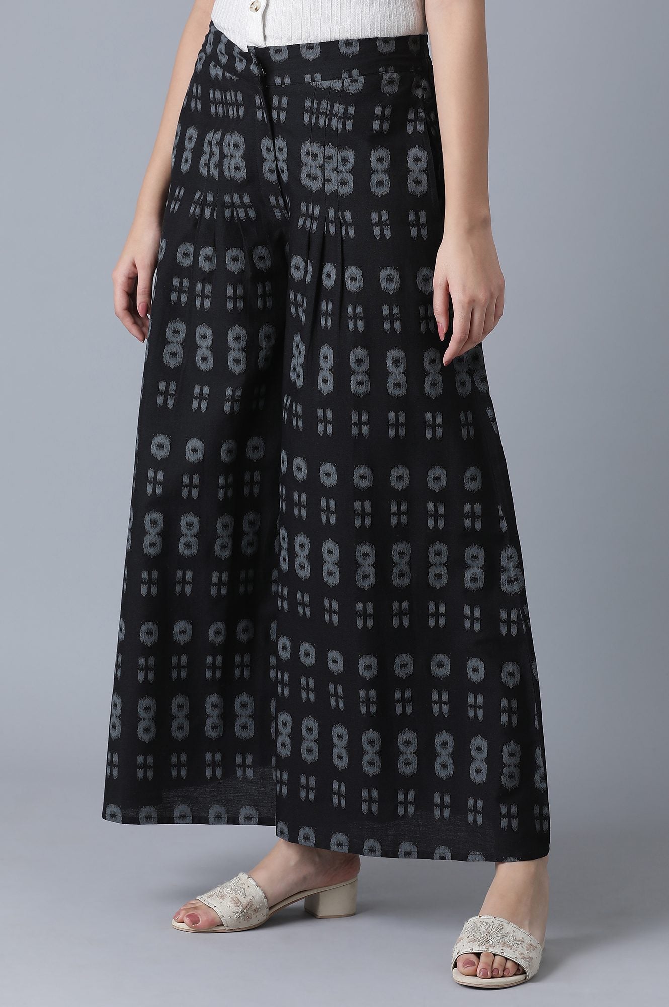 https://cdn.shopify.com/s/files/1/0722/3148/5636/files/21FEW61011-114480_3.jpg?v=1772277647