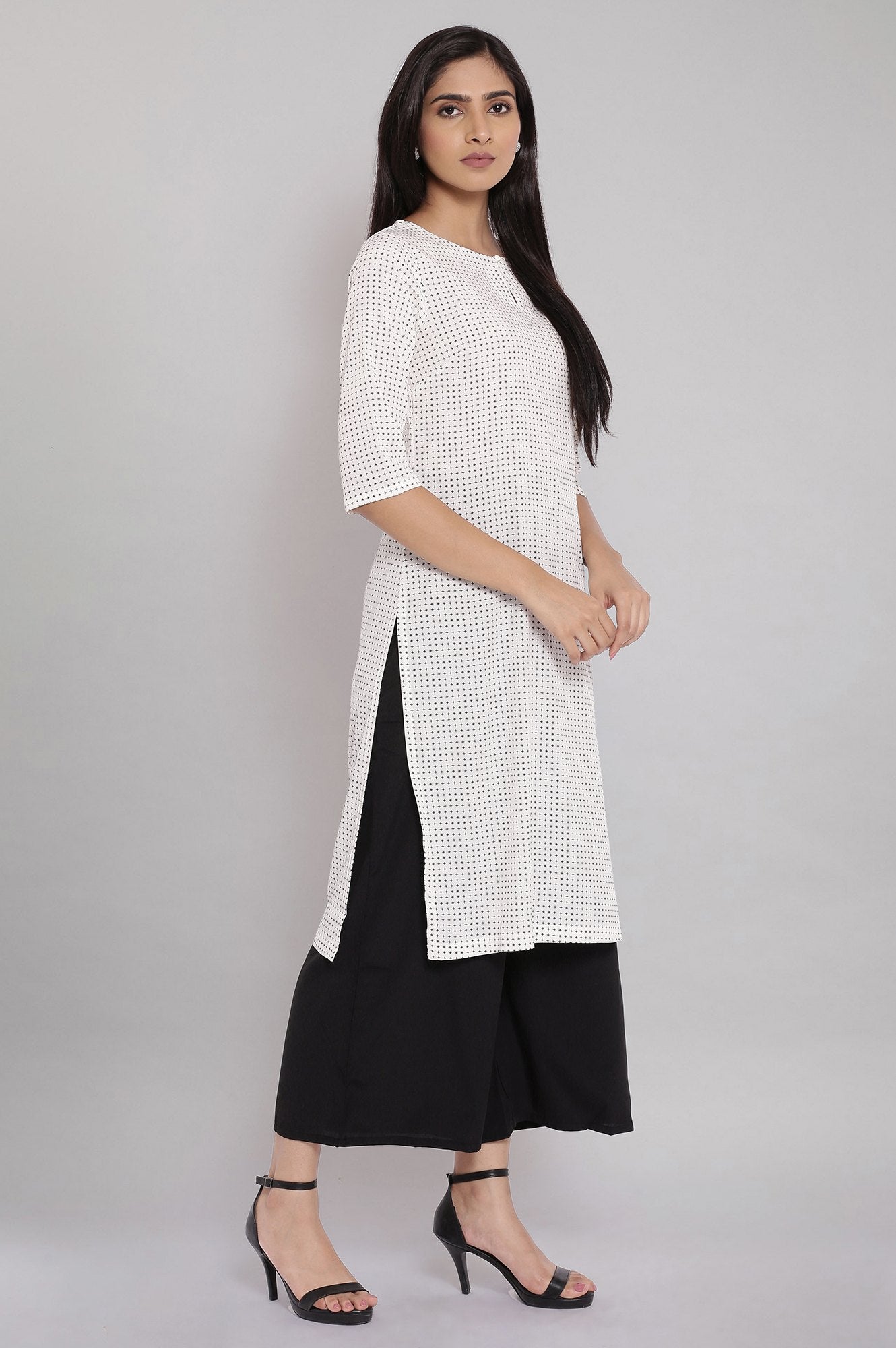 https://cdn.shopify.com/s/files/1/0722/3148/5636/files/21FEWS16216-59060_4_5a20da79-e368-4af2-9d5a-1758455ab4e4.jpg?v=1760482304