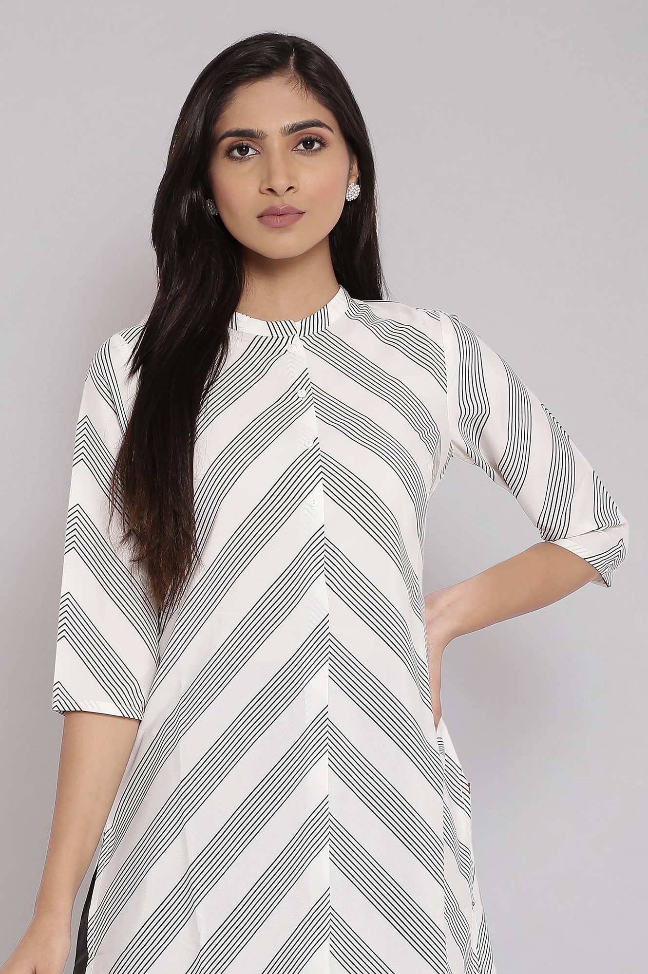 https://cdn.shopify.com/s/files/1/0722/3148/5636/files/21FSWS14774-C0501_5_7bd063fe-ee42-4d37-9e6d-fb1bdd86656f.jpg?v=1760482309