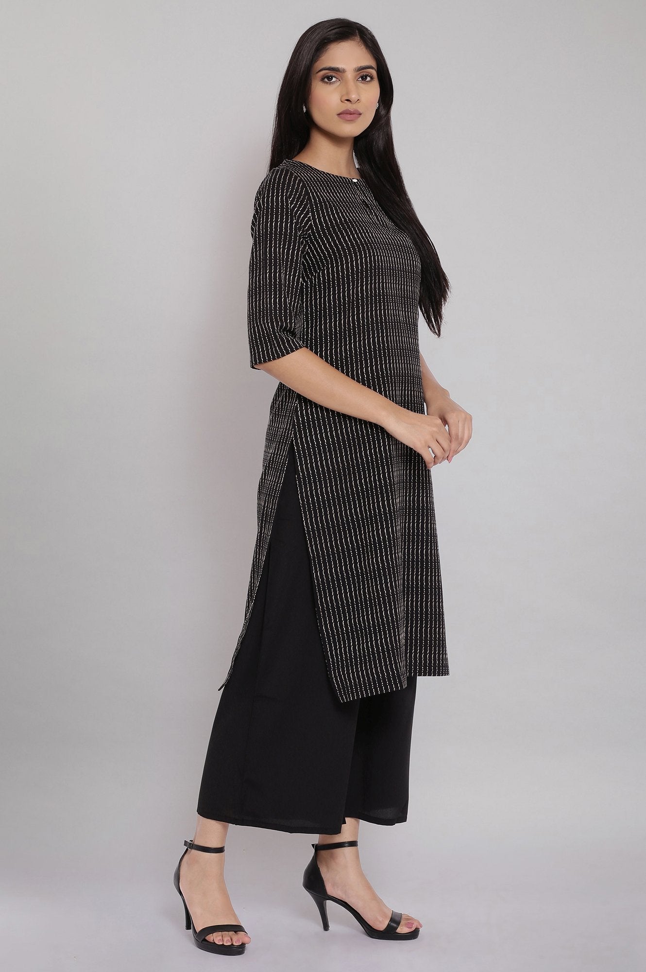 https://cdn.shopify.com/s/files/1/0722/3148/5636/files/21FSWS16216-C0974_4.jpg?v=1760484235