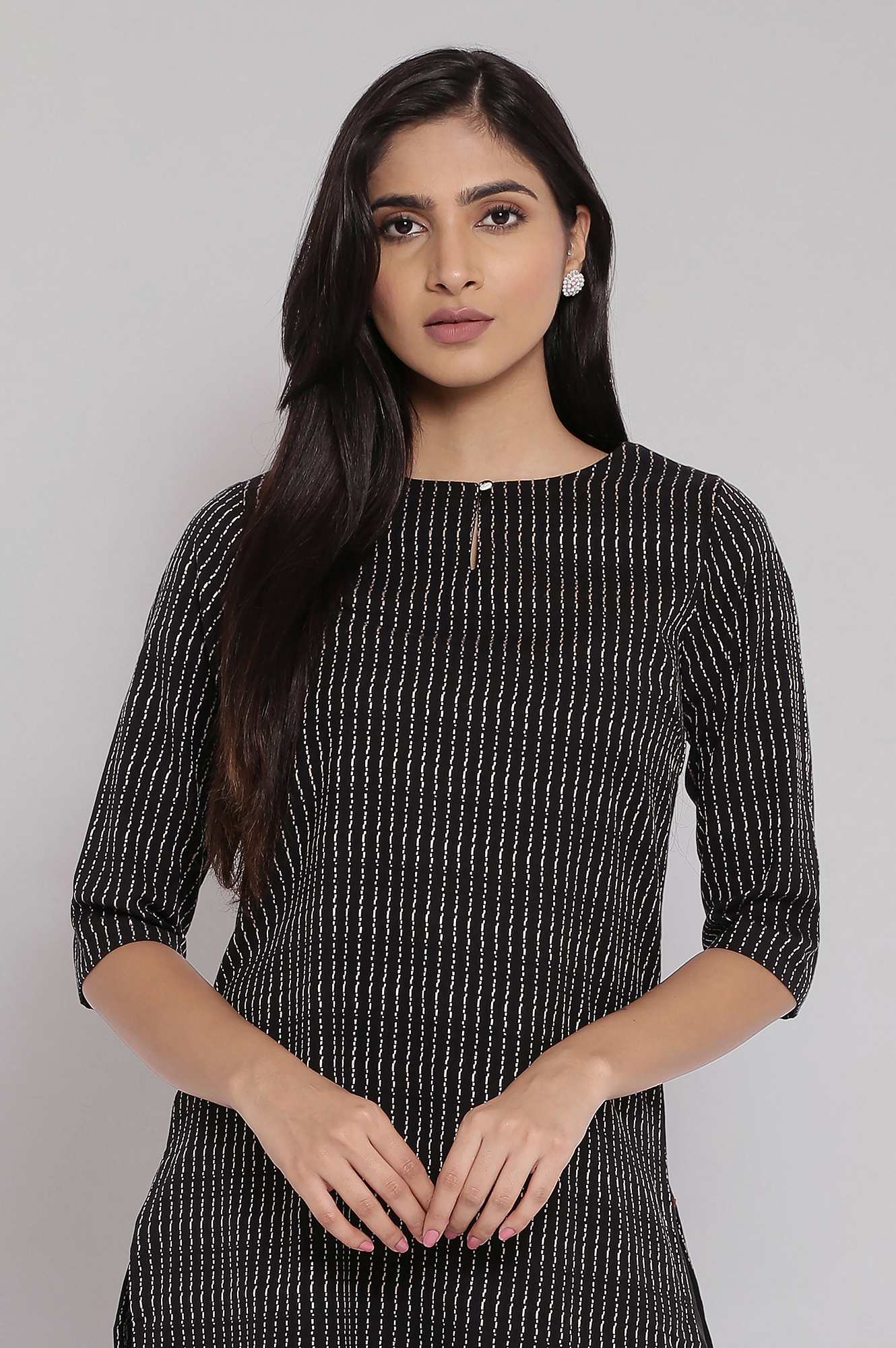 https://cdn.shopify.com/s/files/1/0722/3148/5636/files/21FSWS16216-C0974_5.jpg?v=1760484235