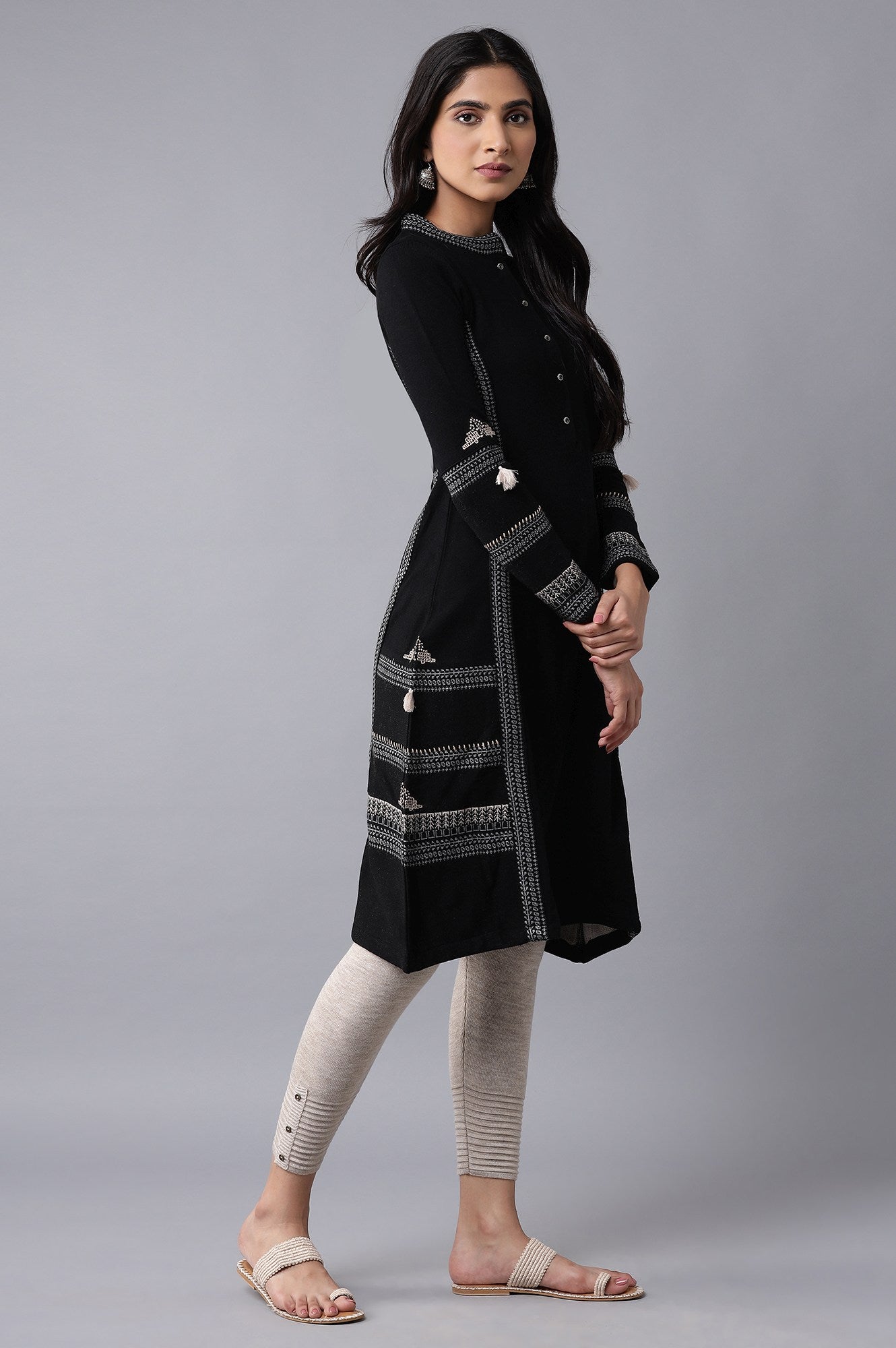 https://cdn.shopify.com/s/files/1/0722/3148/5636/files/21NOW16928-312043_4_f5072c59-043b-413e-a9d6-ce8cd04c8f00.jpg?v=1760480645