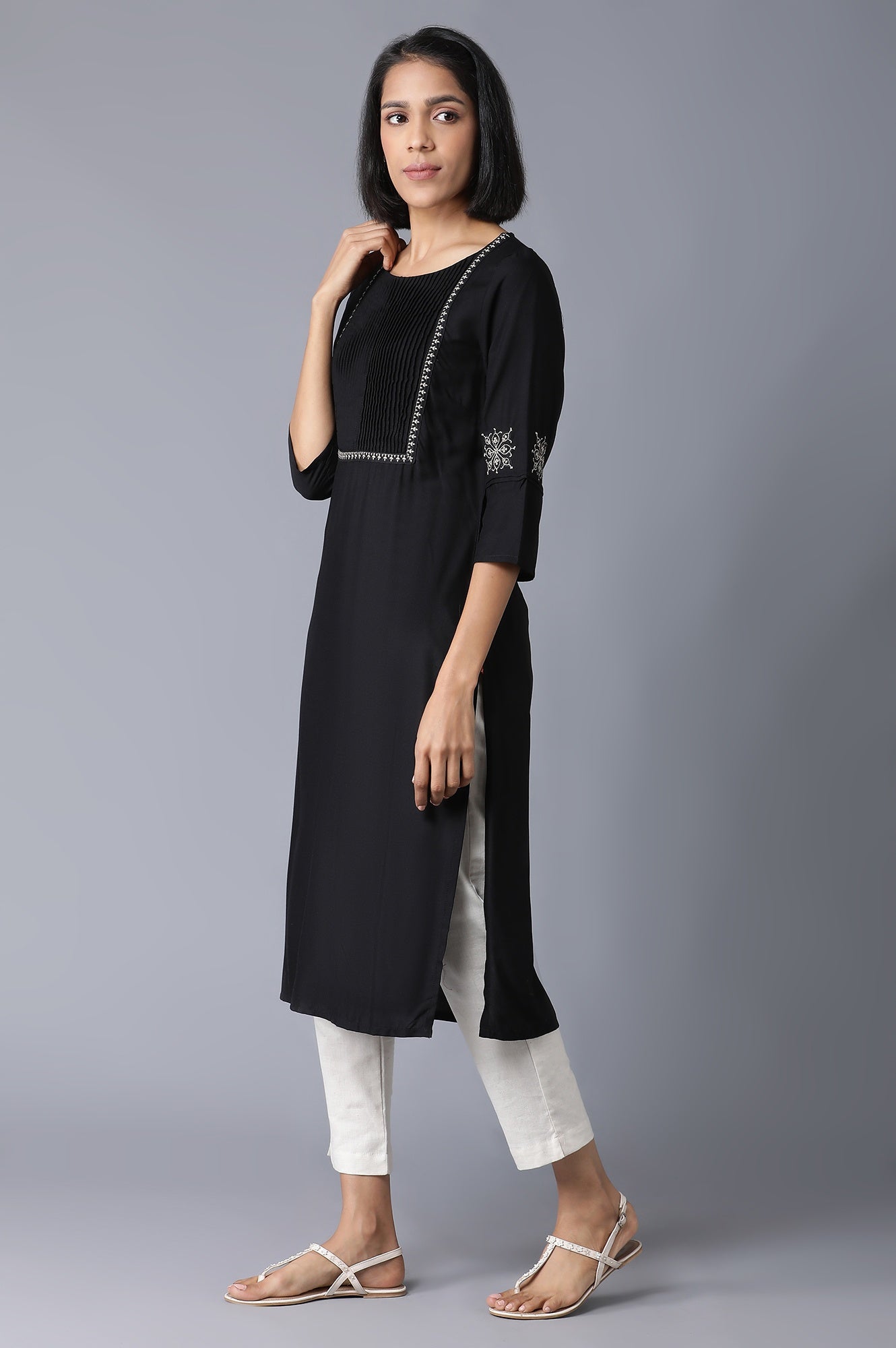 https://cdn.shopify.com/s/files/1/0722/3148/5636/files/21SAW16001-11617_3.jpg?v=1760484069