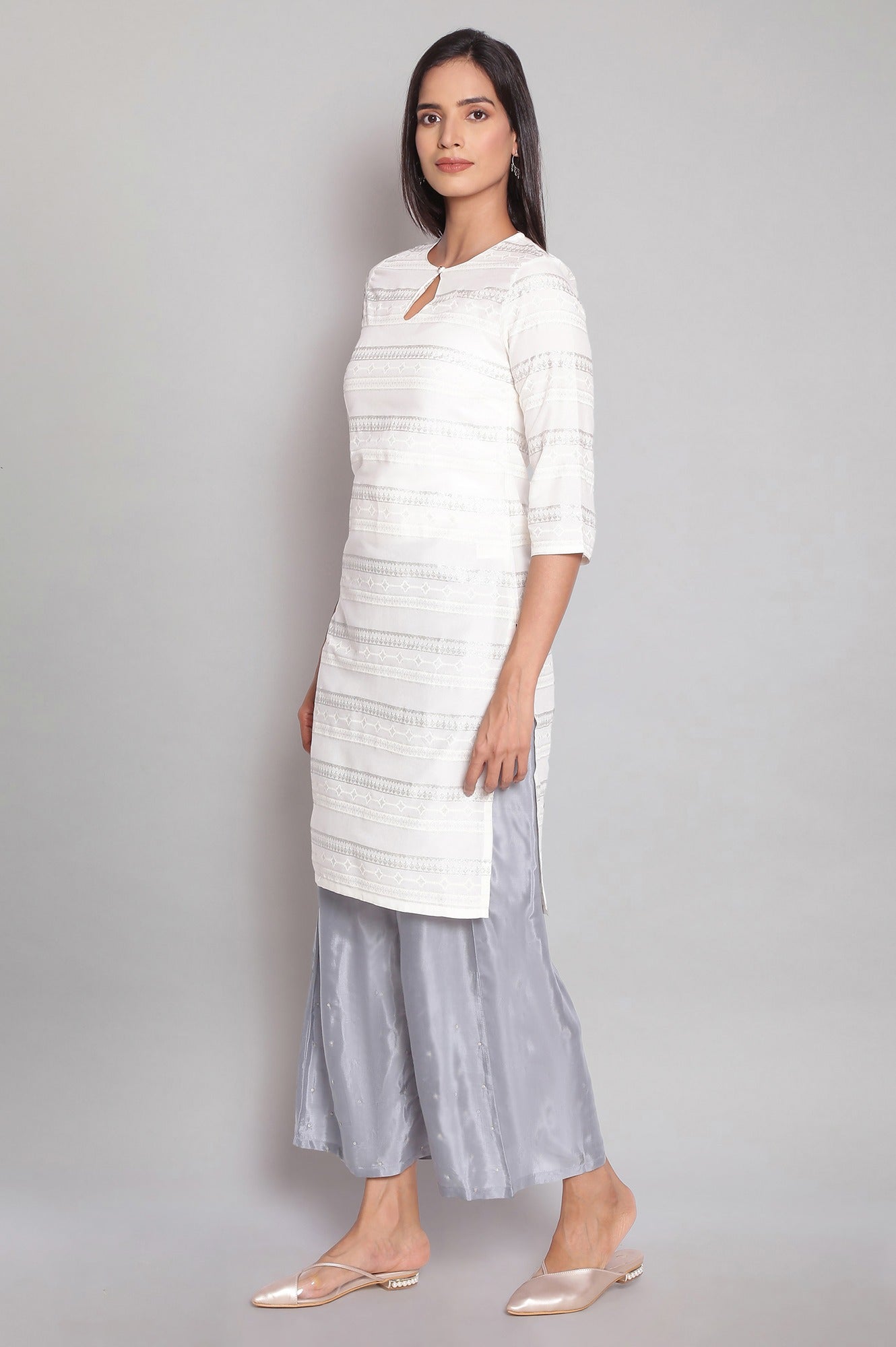 https://cdn.shopify.com/s/files/1/0722/3148/5636/files/21SFW16143-C3192_3.jpg?v=1760484523