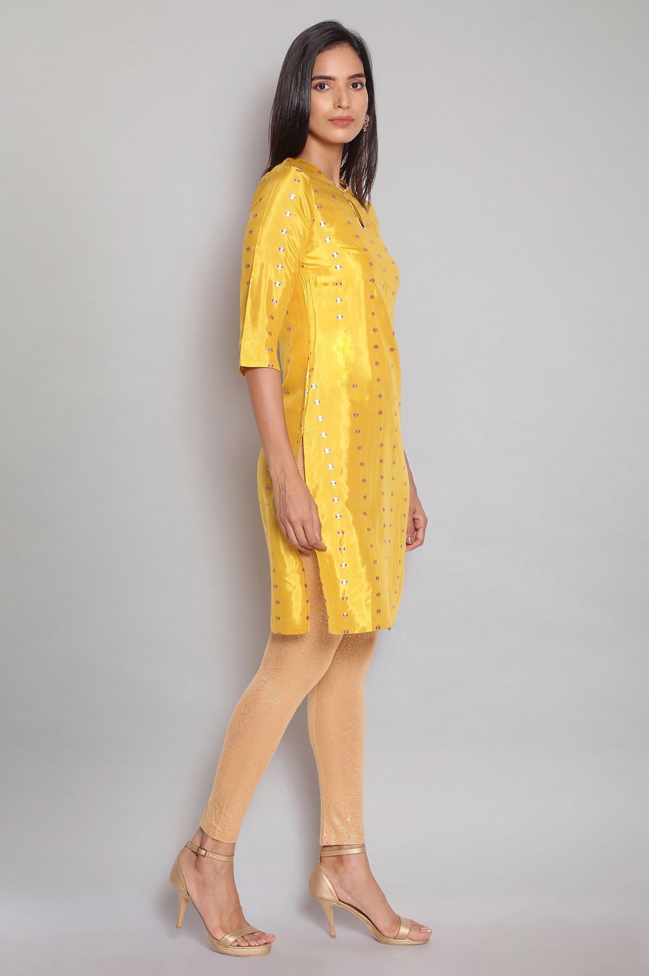 https://cdn.shopify.com/s/files/1/0722/3148/5636/files/21SFW16143-S1824_4.jpg?v=1760486470
