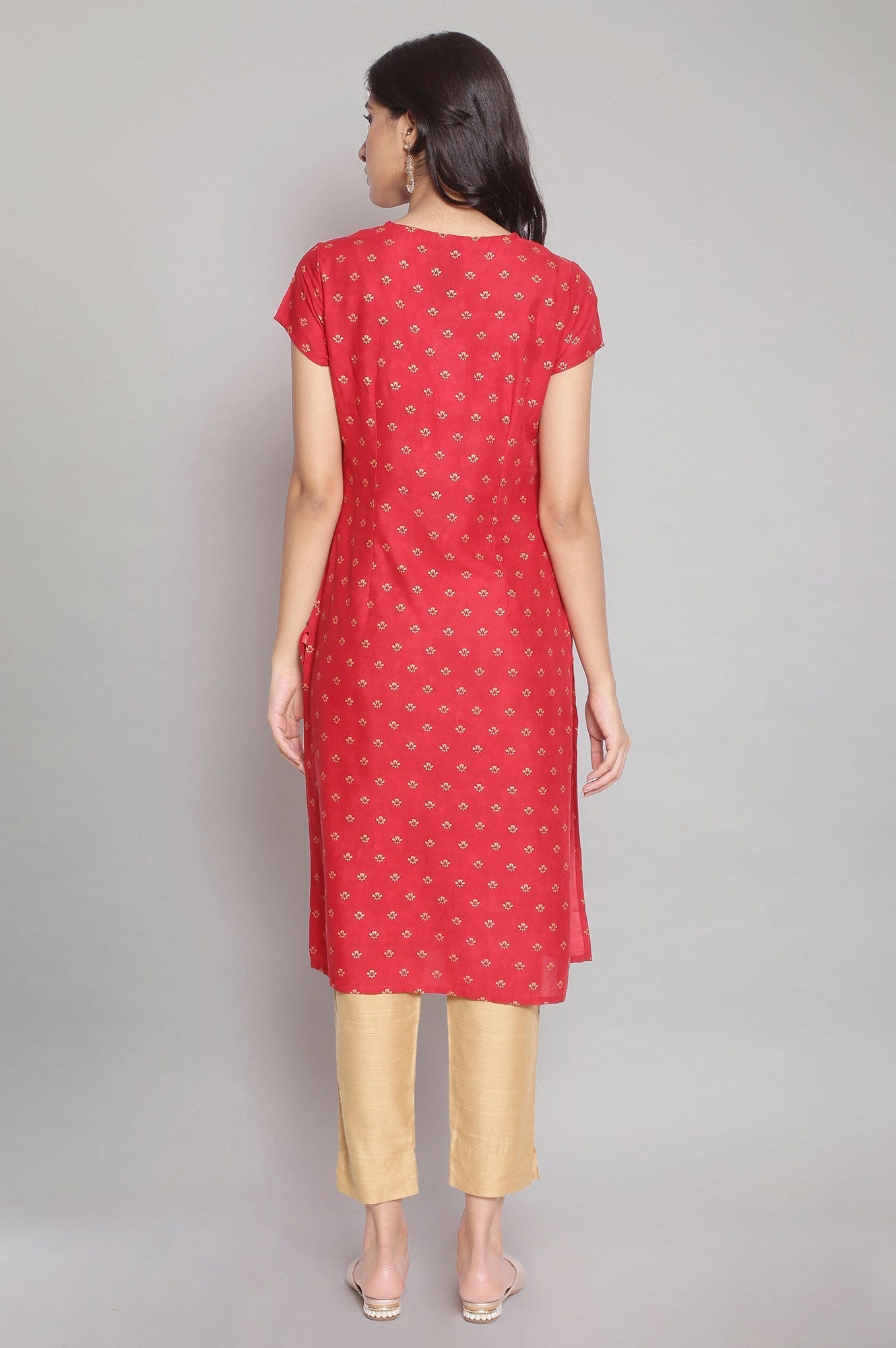 https://cdn.shopify.com/s/files/1/0722/3148/5636/files/21SFW16148-112772_2.jpg?v=1760486090