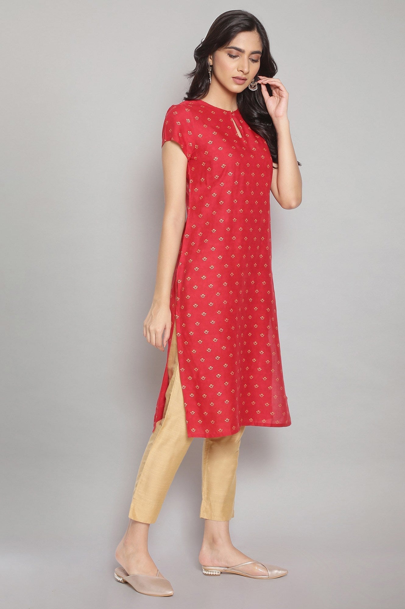 https://cdn.shopify.com/s/files/1/0722/3148/5636/files/21SFW16148-112772_4.jpg?v=1760486090