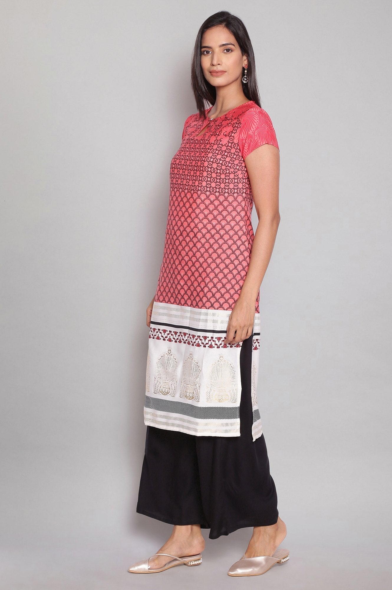 https://cdn.shopify.com/s/files/1/0722/3148/5636/files/21SFW16160-50437_3_33b8fc05-cd4a-4b6b-9444-a8a609ec051e.jpg?v=1760477369
