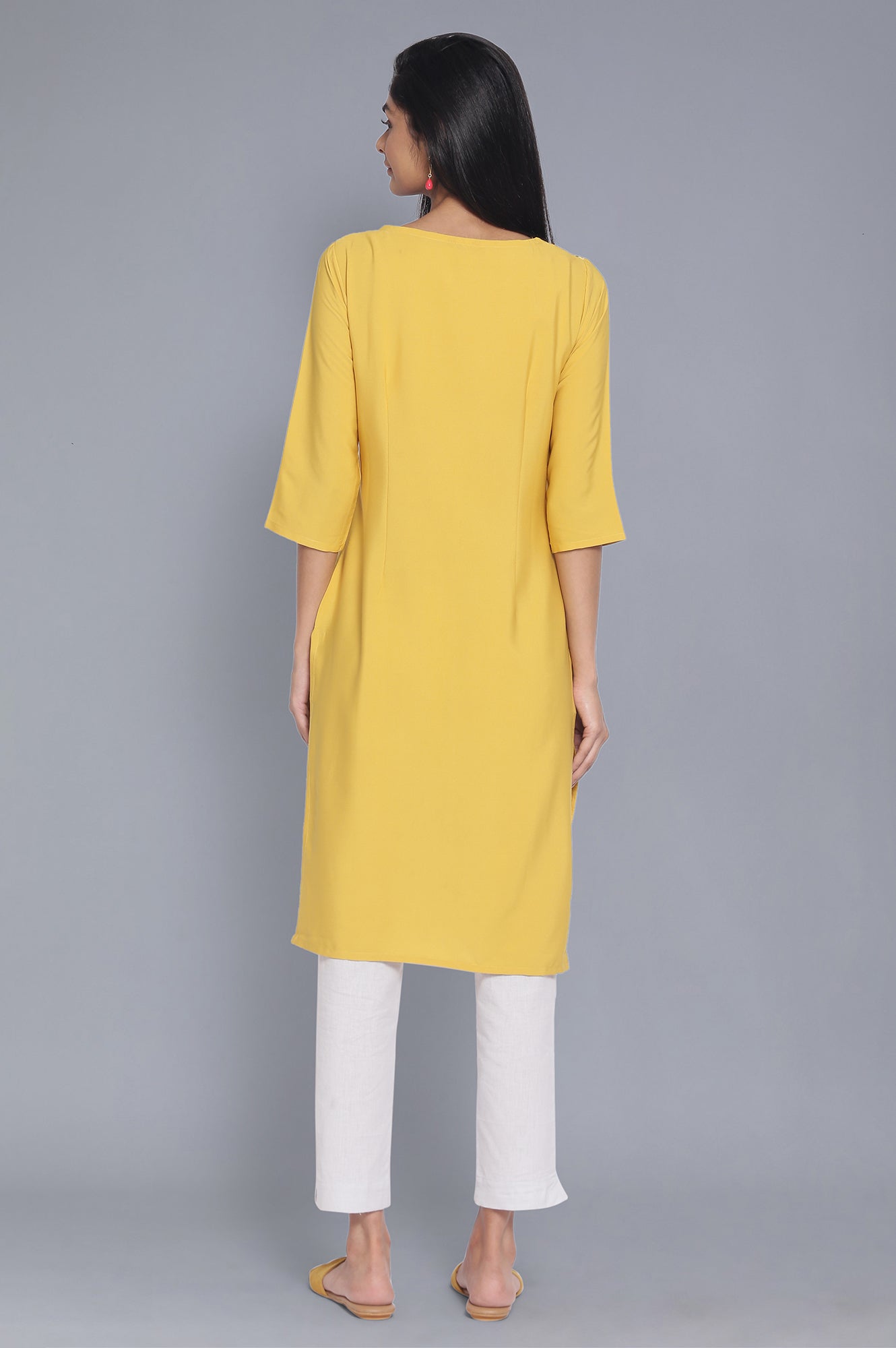https://cdn.shopify.com/s/files/1/0722/3148/5636/files/21SFW16257-110386_2_c85660f9-b570-42e2-996c-13c288d5b97d.jpg?v=1760479399