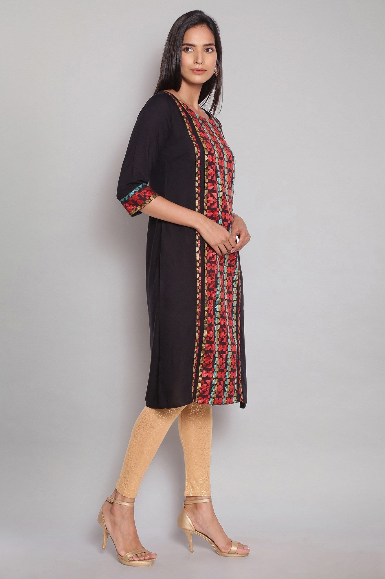 https://cdn.shopify.com/s/files/1/0722/3148/5636/files/21SFW16365-72069_4_8d45f0cd-6f32-404d-98ab-1b7c55d461b4.jpg?v=1760479838