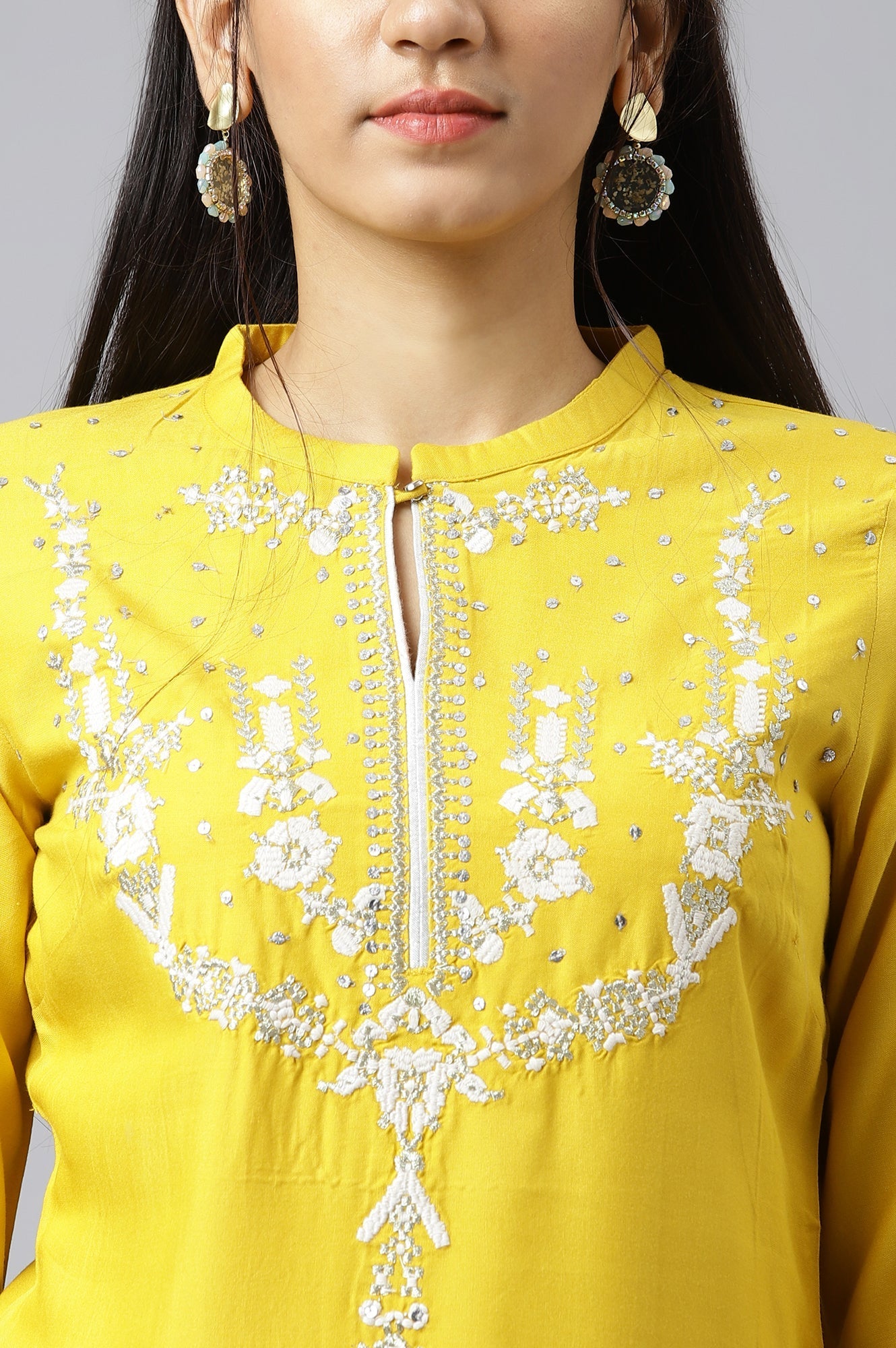 https://cdn.shopify.com/s/files/1/0722/3148/5636/files/21SKW14953-C1277_8.jpg?v=1760486335