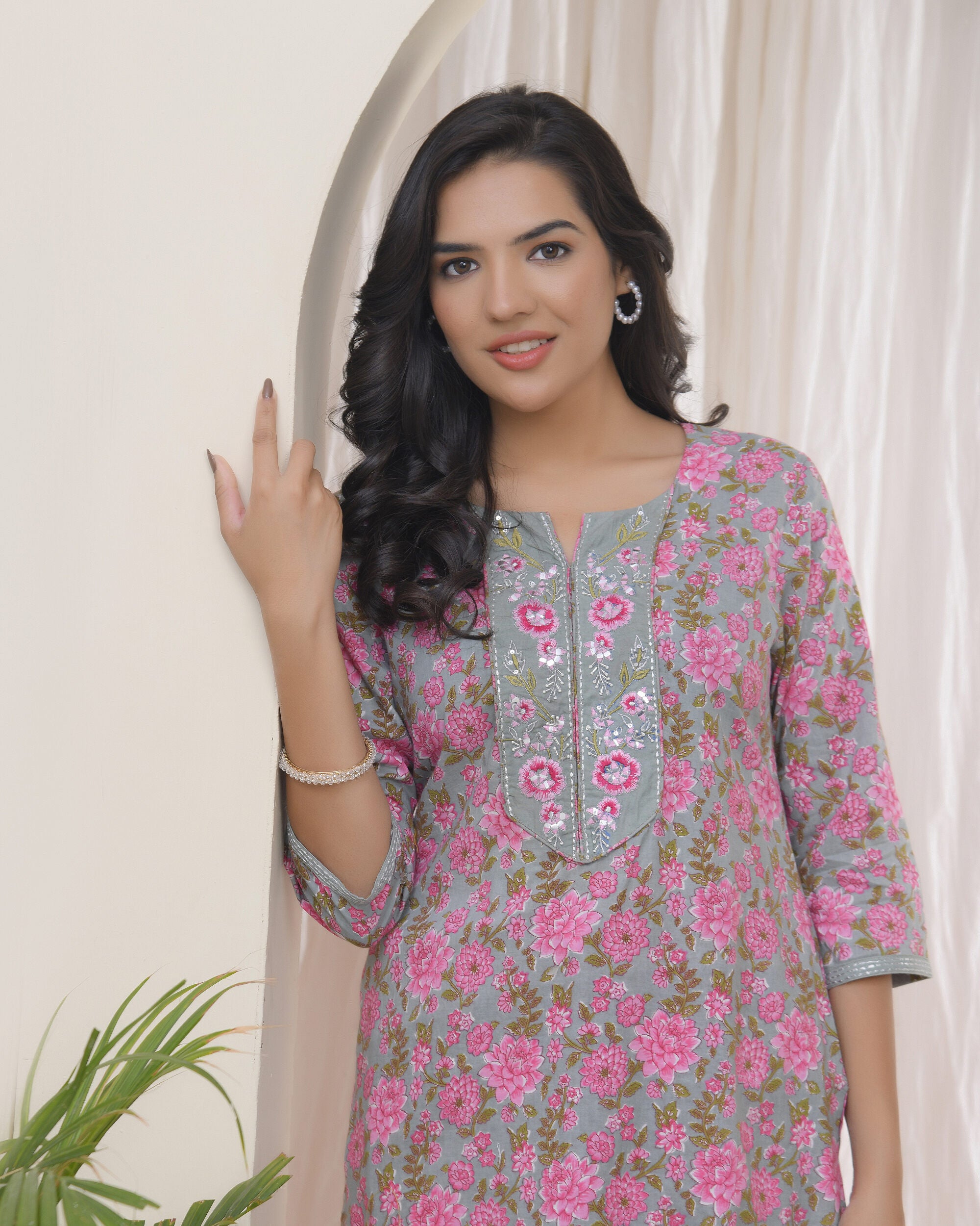 Vaasva Women Grey Cotton Printed Straight Kurti