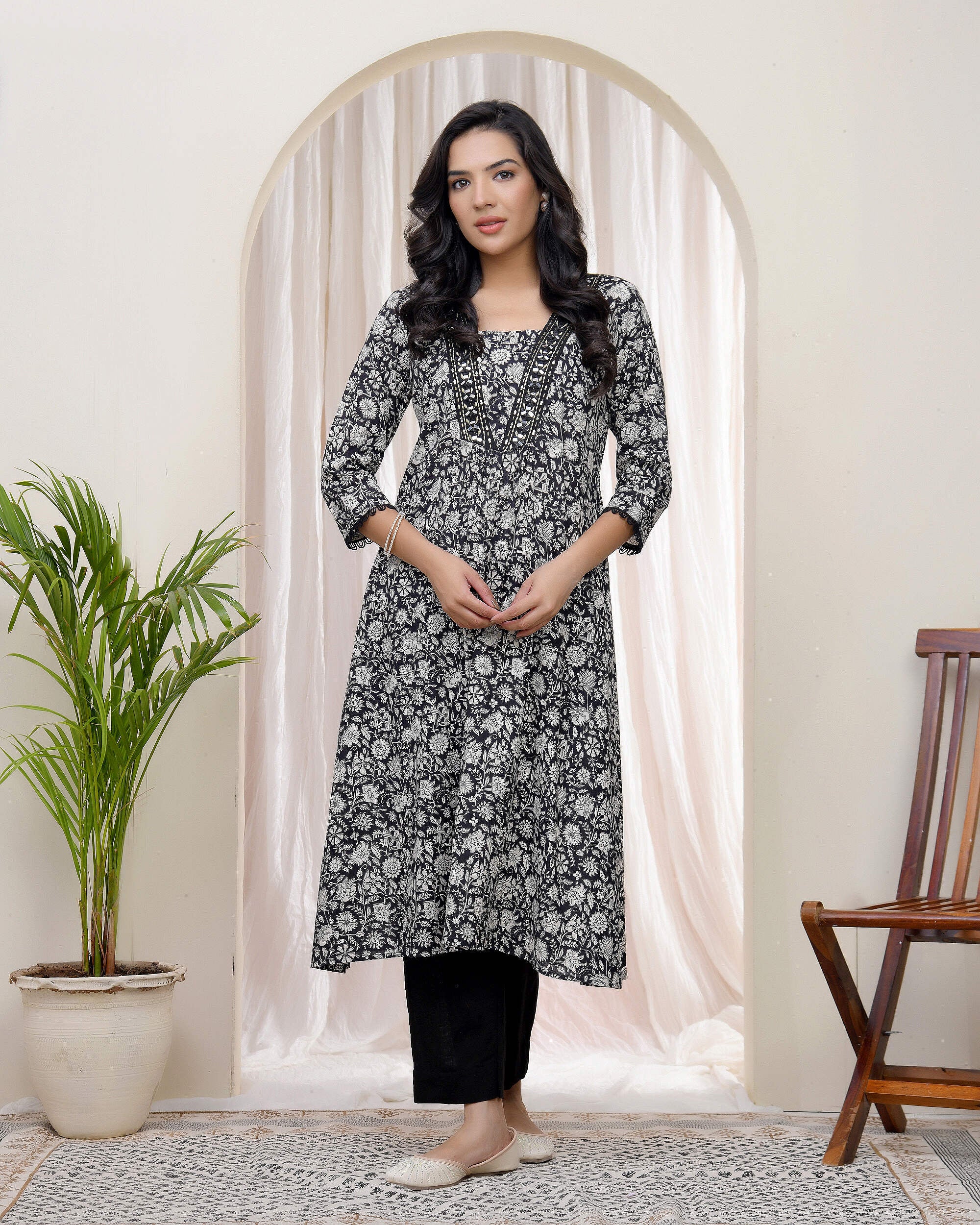 Vaasva Black Floral Cotton Printed Gathered Kurti