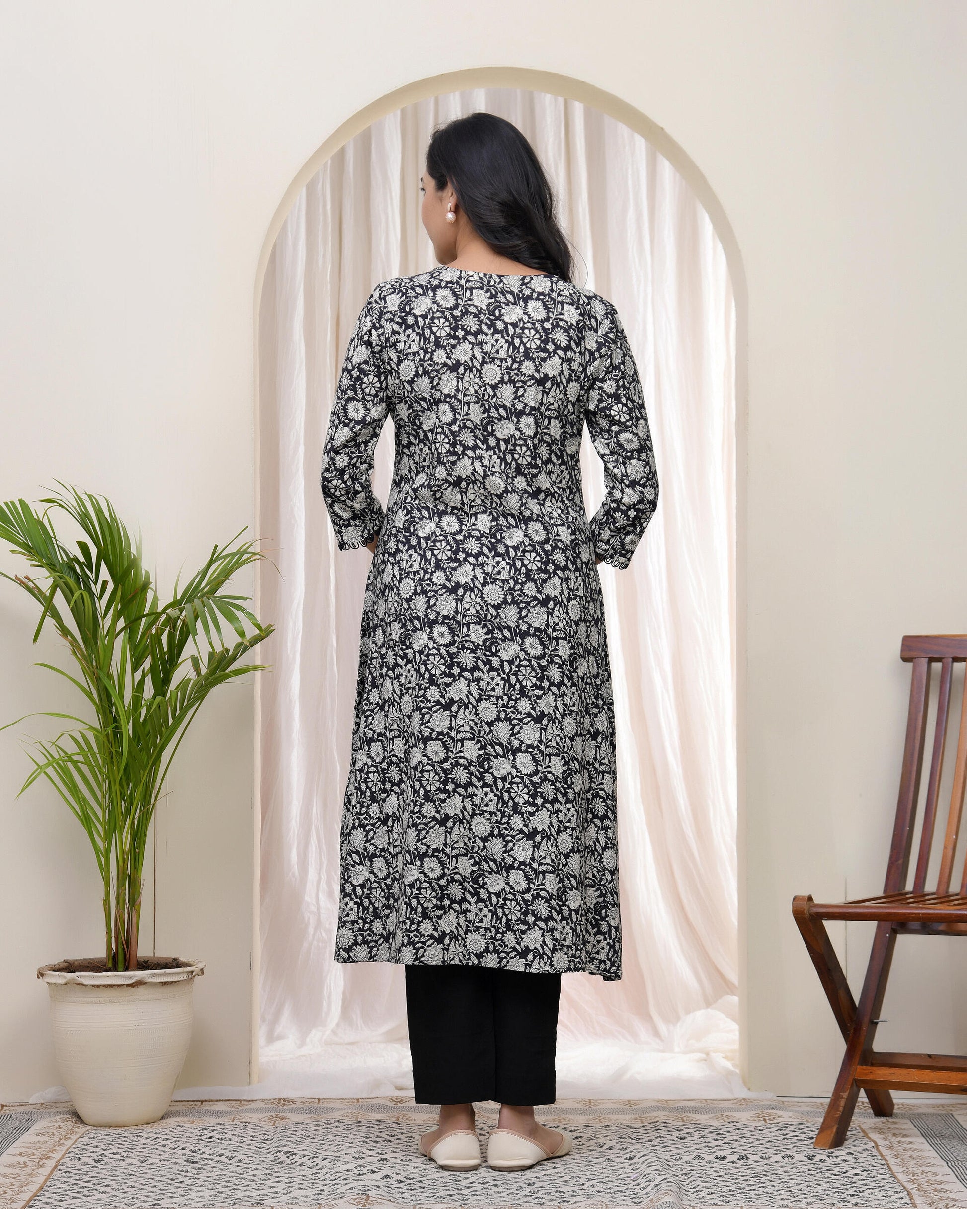 Vaasva Black Floral Cotton Printed Gathered Kurti - Distacart