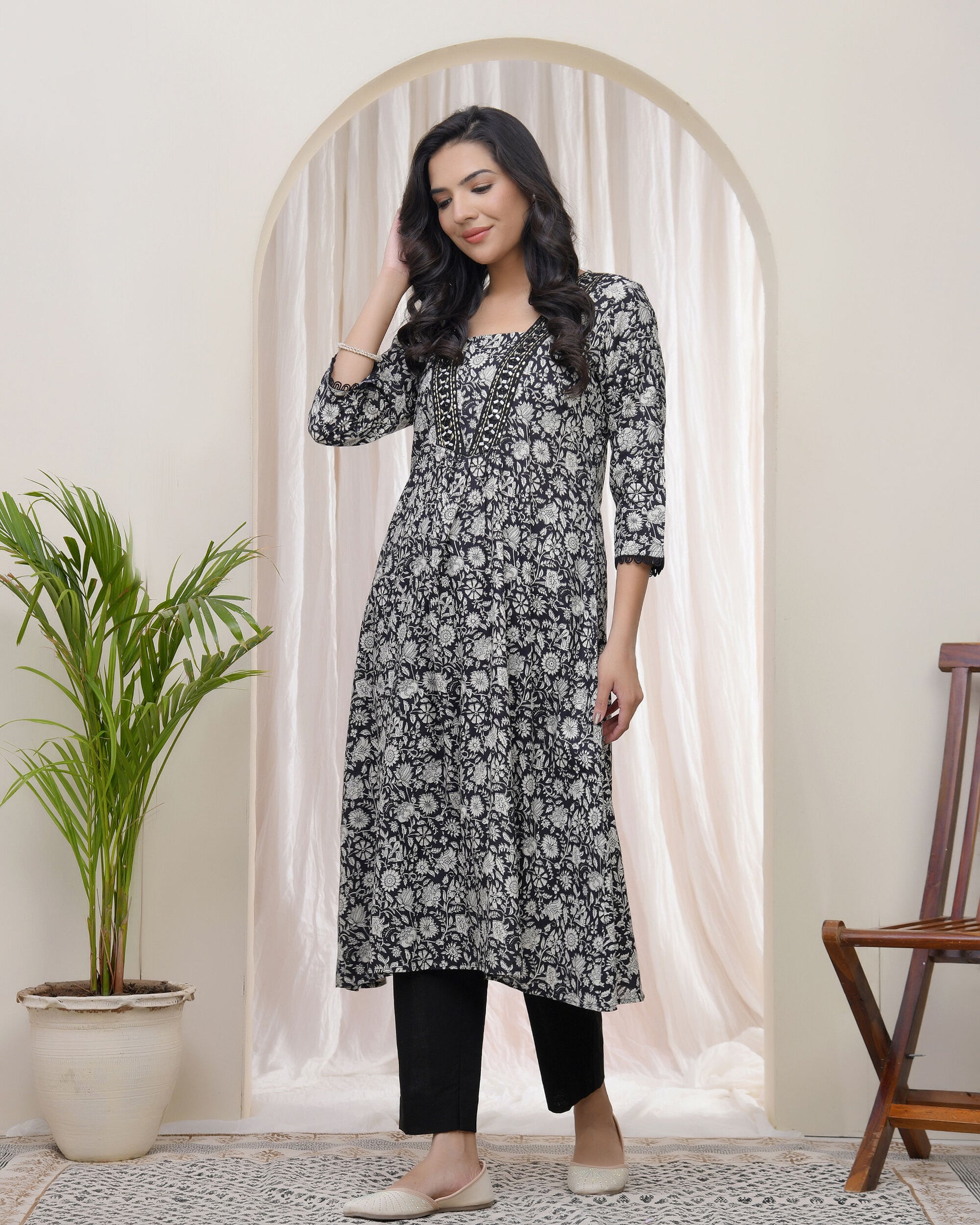 Vaasva Black Floral Cotton Printed Gathered Kurti - Distacart